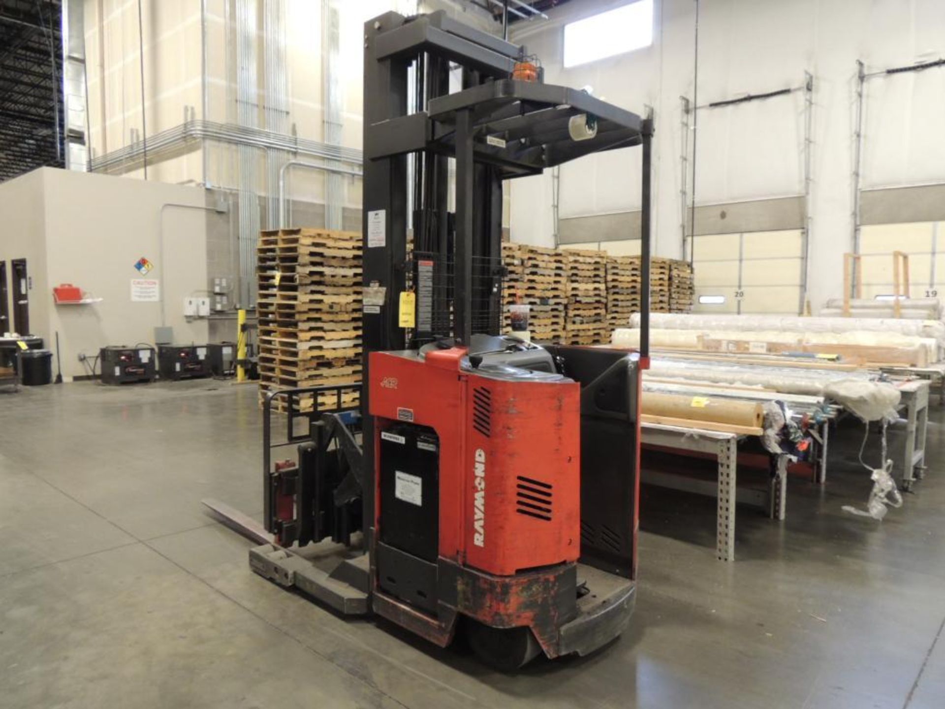 Raymond Model EASI-R40TT Narrow Aisle Reach Forklift, S/N EASI-0-06-85633, with MAC Magnum 2200 Char