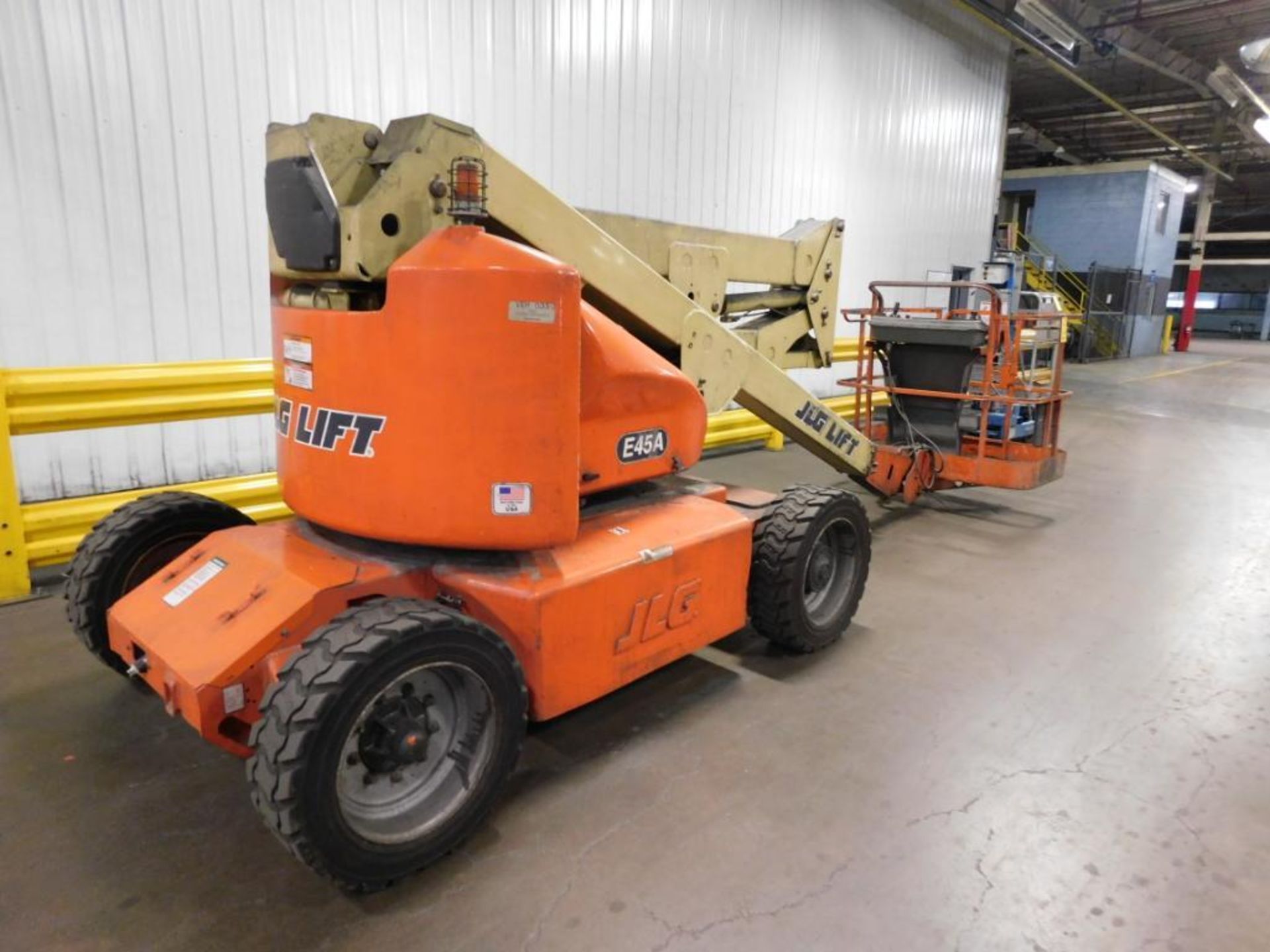 JLG 45 ft. Boom Lift Model E45A, S/N 030044824, 500 lb., Solid Tires - Image 4 of 5