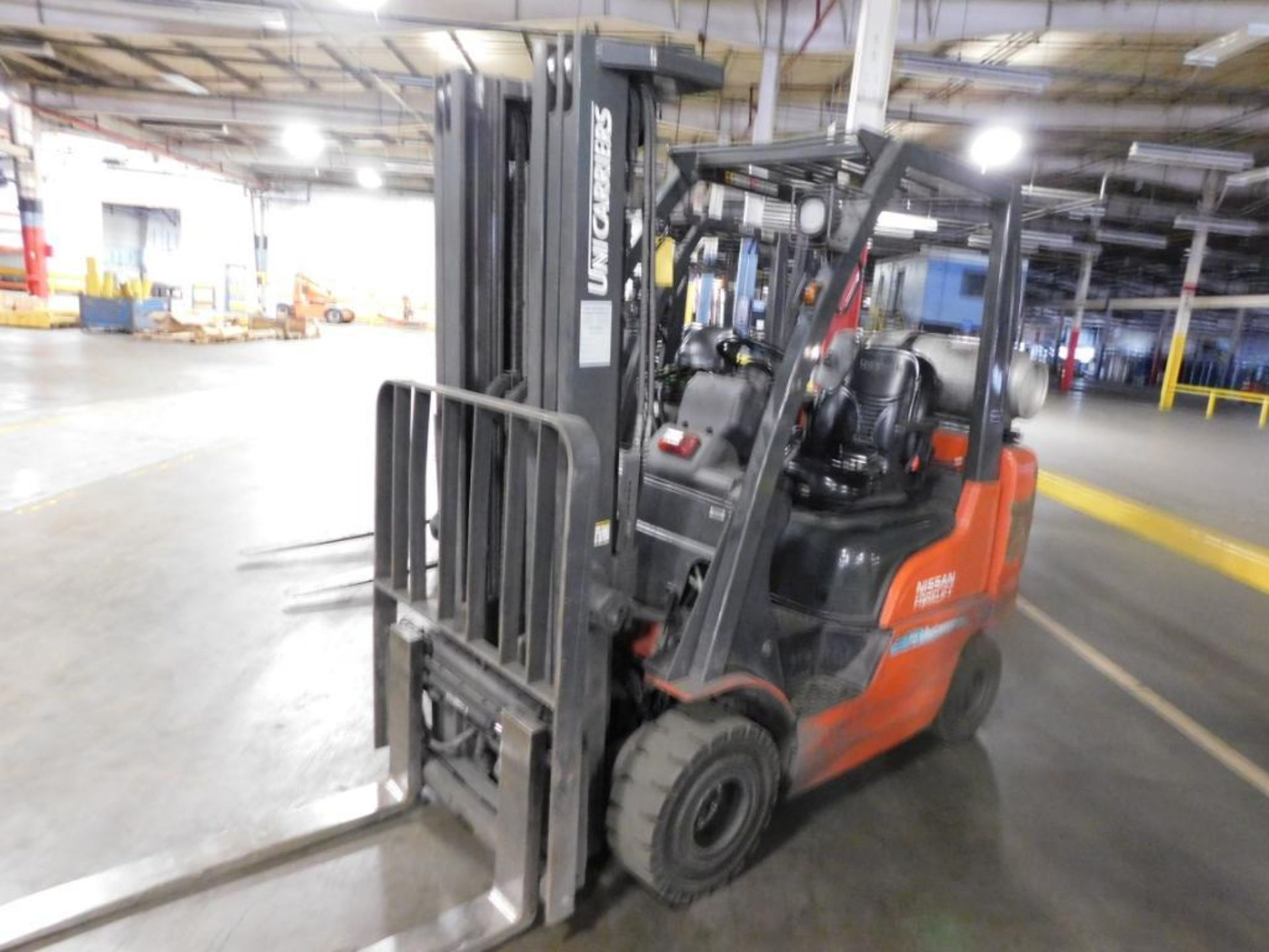 UniCarriers/Nissan 4000 lb. LP Forklift Model MAP1F2A25LB, S/N AP1F2-9U5282, Solid Tires, 3-Stage Ma - Image 2 of 2