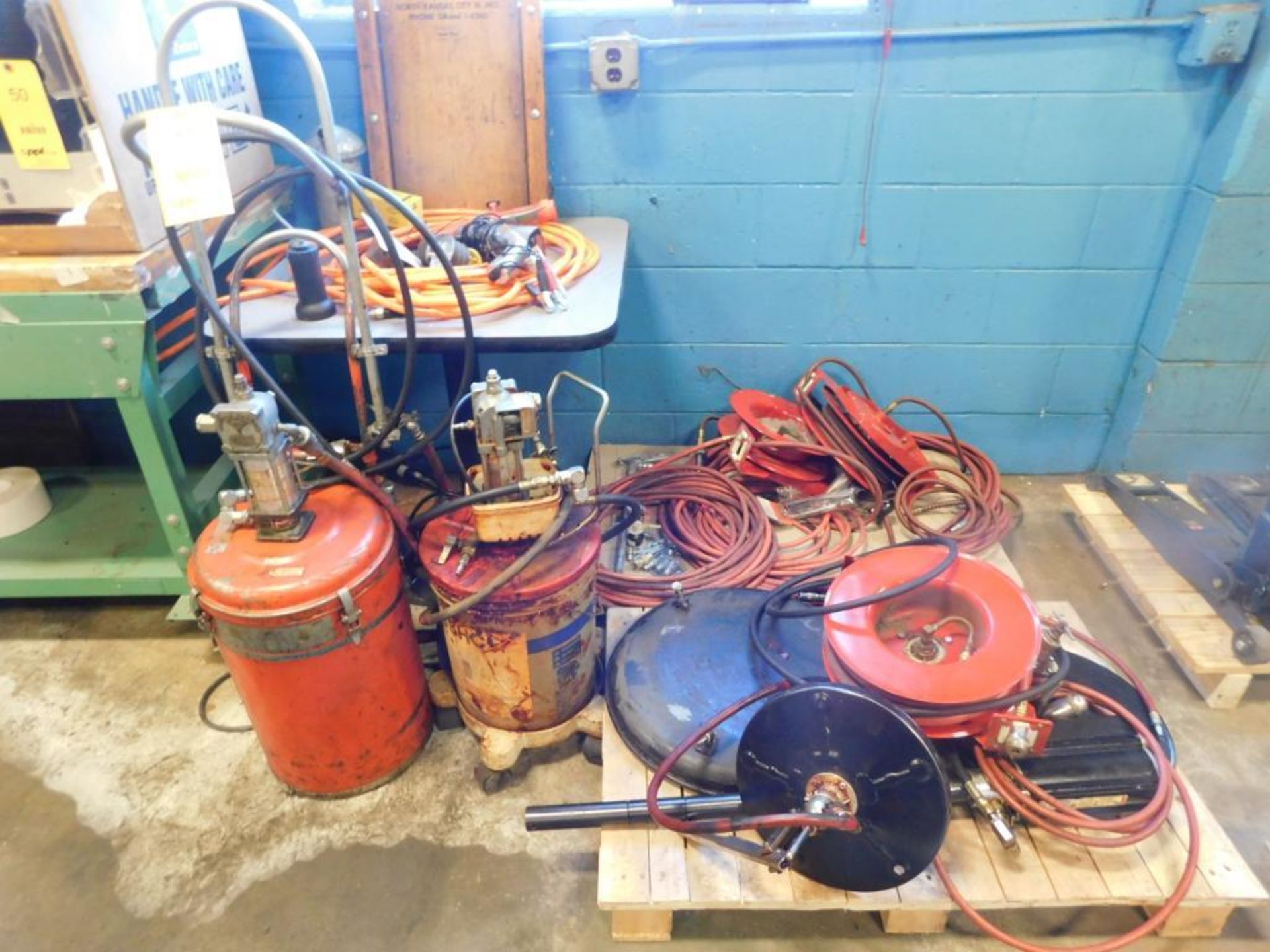 LOT: Pneumatic Grease Pumps & Air Hose Reels