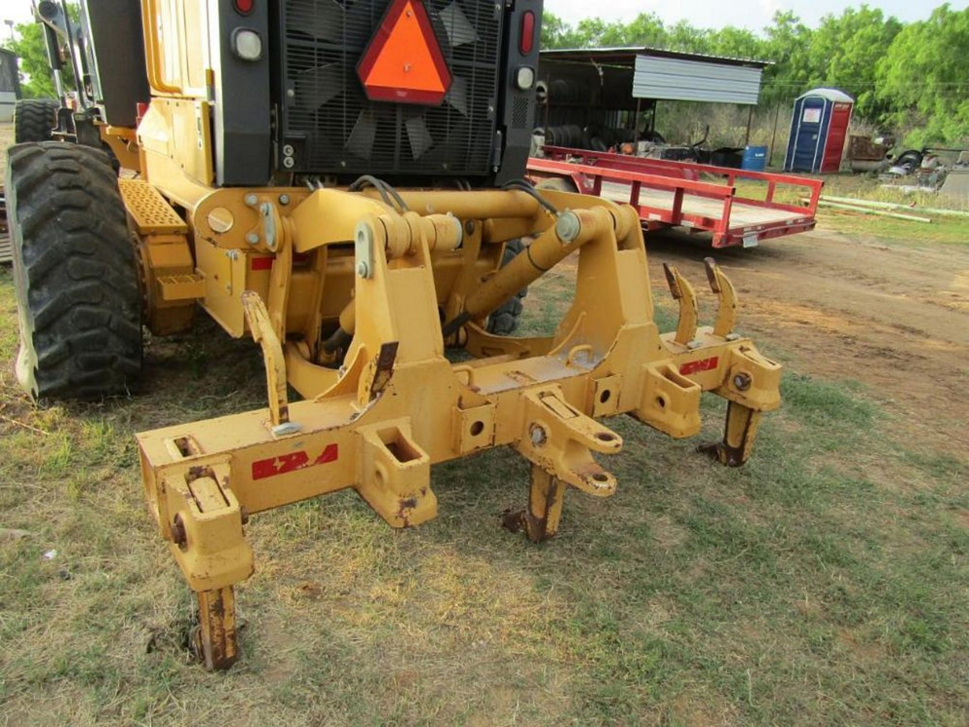 John Deere 672 G Motor Grader, Hydraulic Ripper, 14 ft. Blade, S/N 1DW672GXLCE6430054 #752 - Image 7 of 10