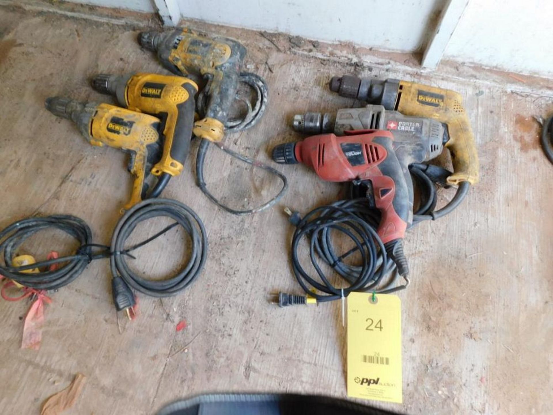 LOT: (6) Electric Drills - Dewalt, Porter Cable, etc.