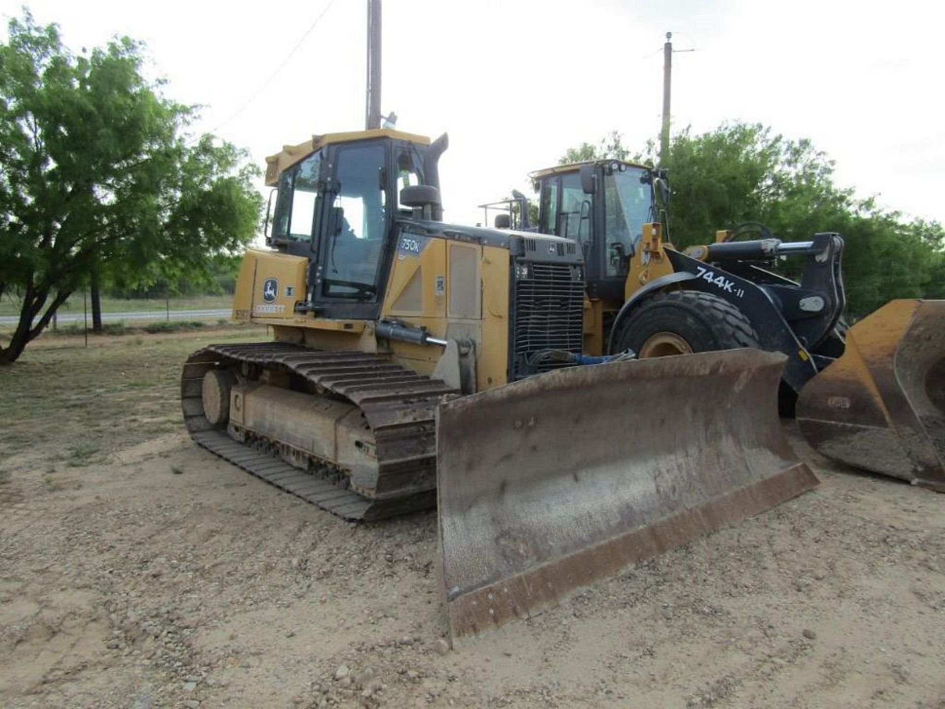 John Deere 750 D Crawler Dozer, 144 in. Blade S/N 1T0750KXCCE233055 #50621 - Image 2 of 8