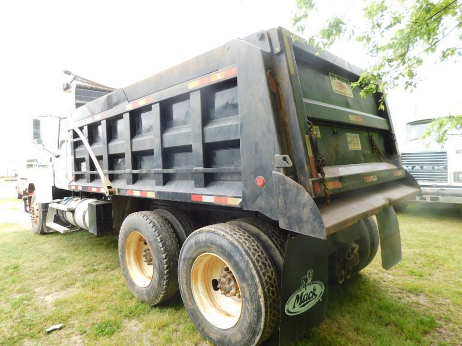 2016 Mack CHU613 Pinnacle Dump Truck, VIN 1M2AN07Y9GM024474, MP-8 Diesel Engine, 445 HP, Maxitorque - Image 4 of 4