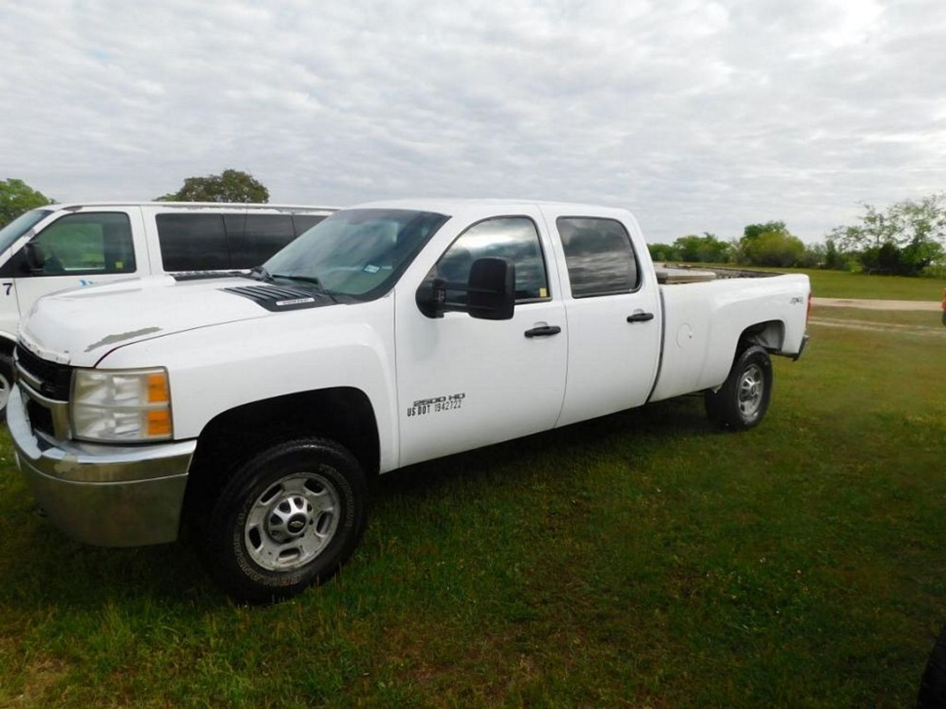 2011 Chevrolet 2500 HD 4x4 Crew Cab Pick-up Truck, VIN 1GC1KVCG4BF230516, 8 ft. Bed, V8 Vortec Gasol - Image 2 of 4