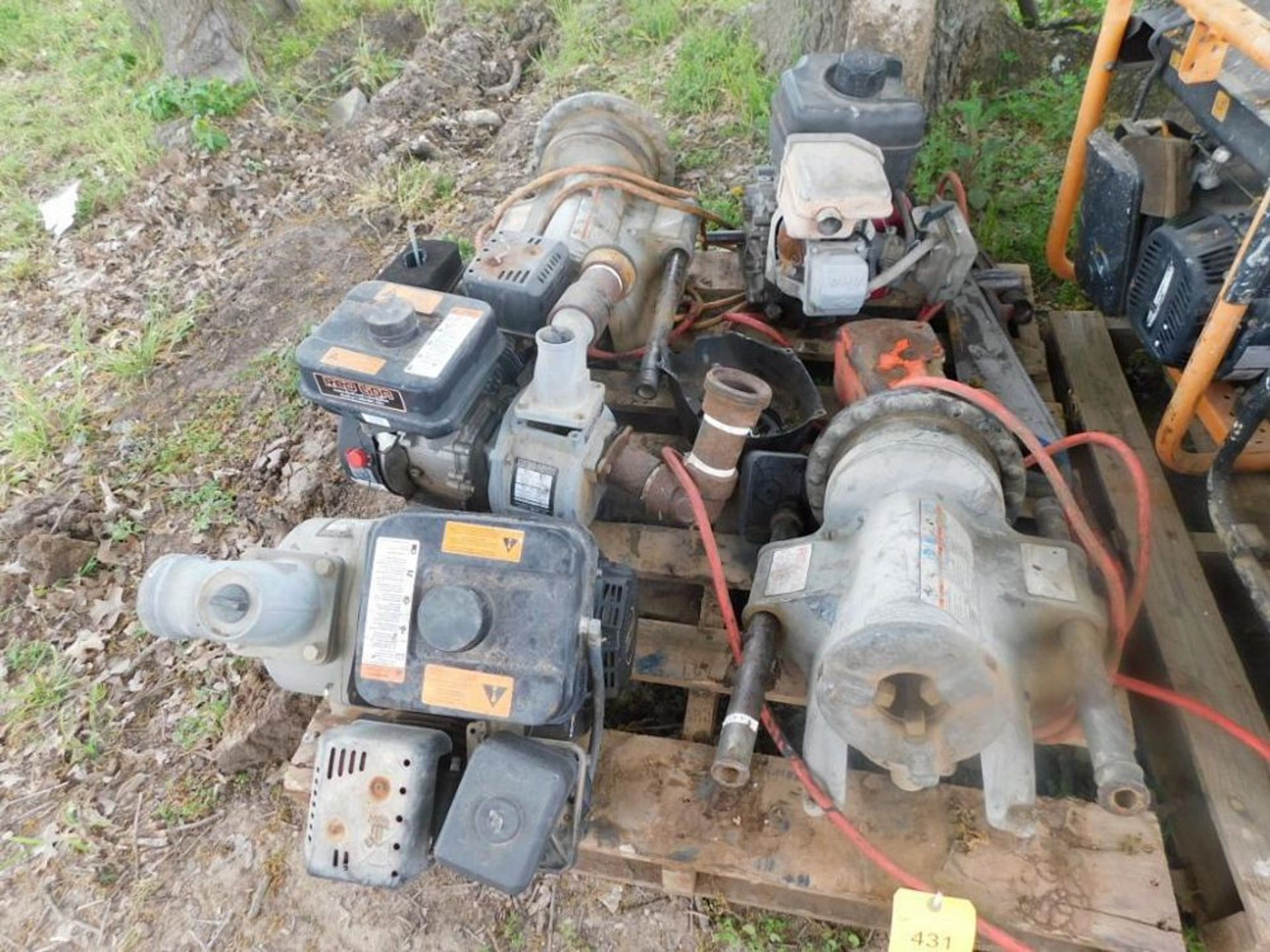 LOT: (2) Ridgid Threaders Model 300 & (3) Trash Pumps on (1) Pallet (as is)