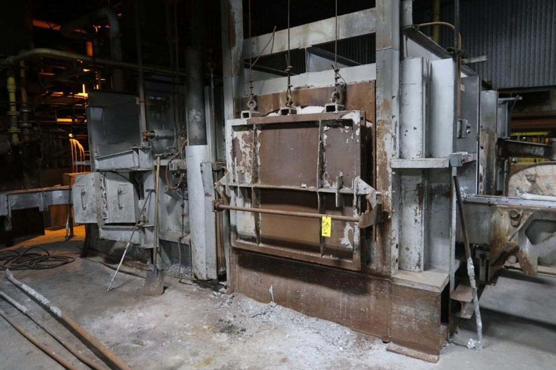 LOT: Hunter 80,000 lb. Gas/Oil Fired Reverberatory Furnace (1970), with Allen Bradley PanelView 550 - Image 3 of 4