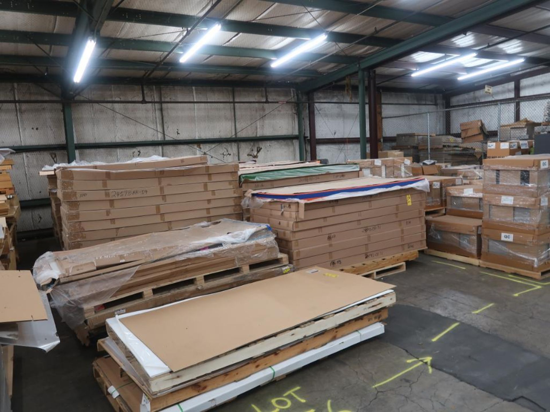 LOT: Large Assortment T-Mold Edging, PET Sheeting, MDF Sheets,TRANSPORT SKIDS NOT INCLUDED - Bild 4 aus 6