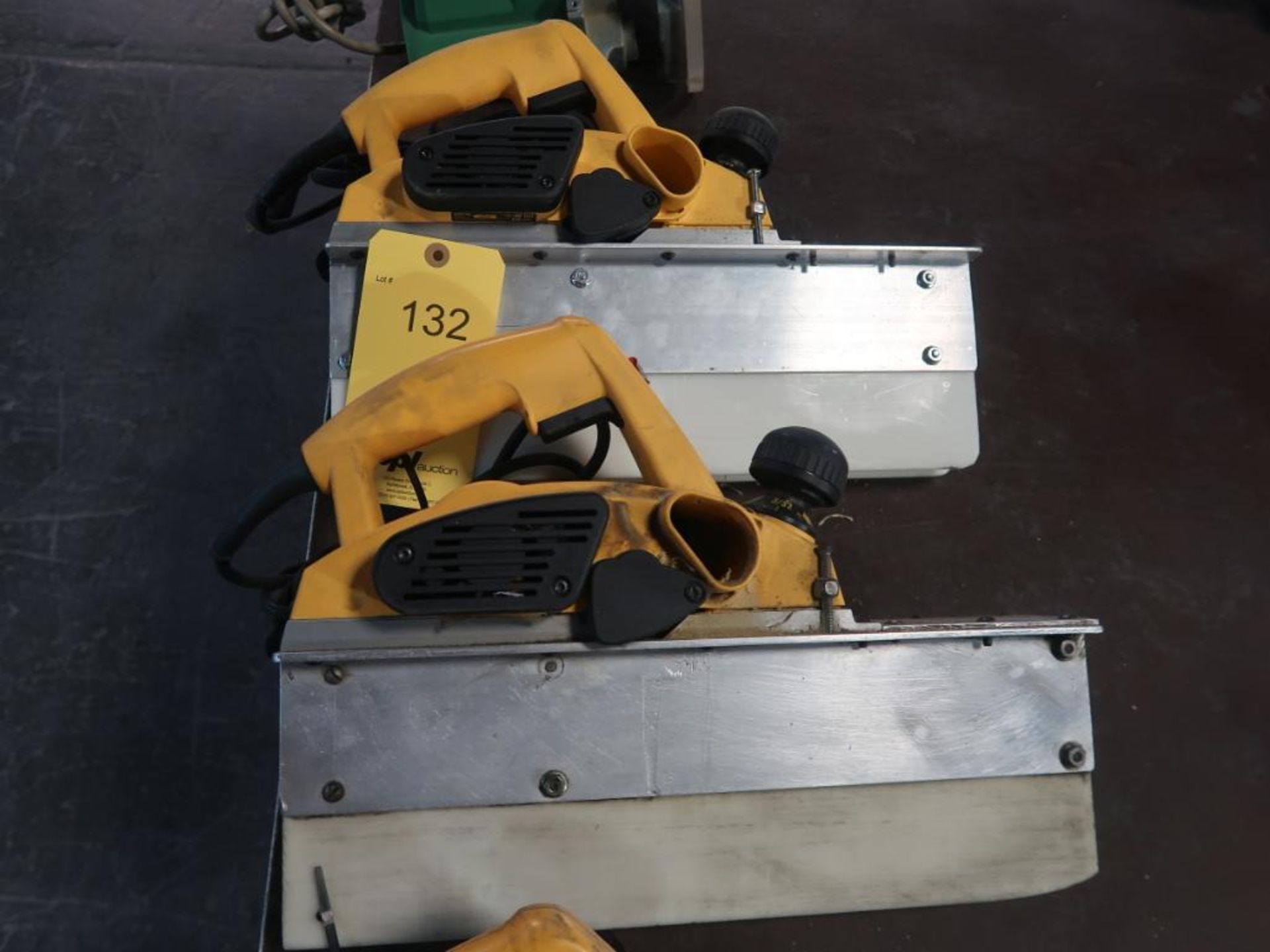 LOT: (2) Dewalt 2.5mm Planers Model DW680