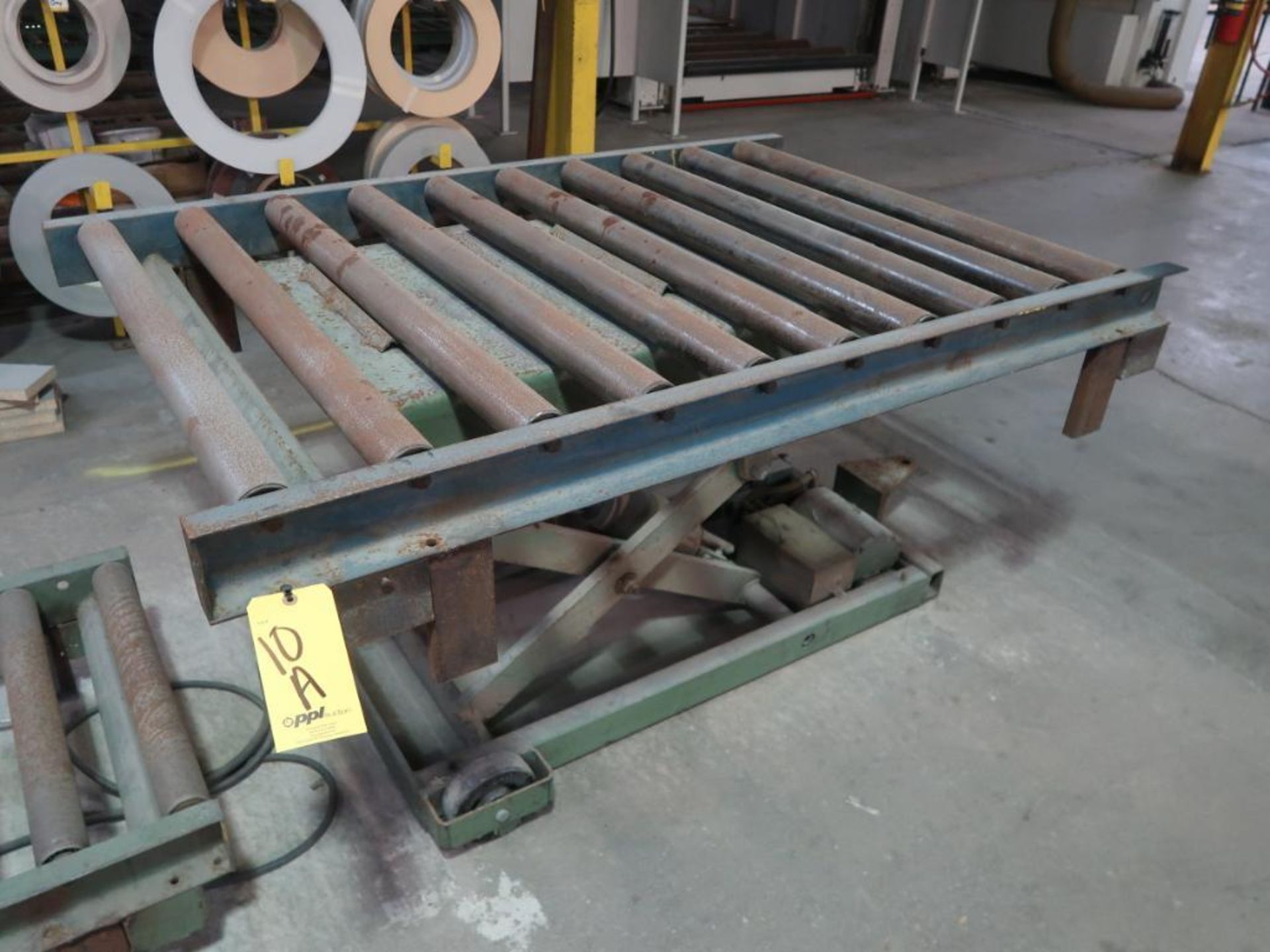 LOT: (2) Scissor Lifts