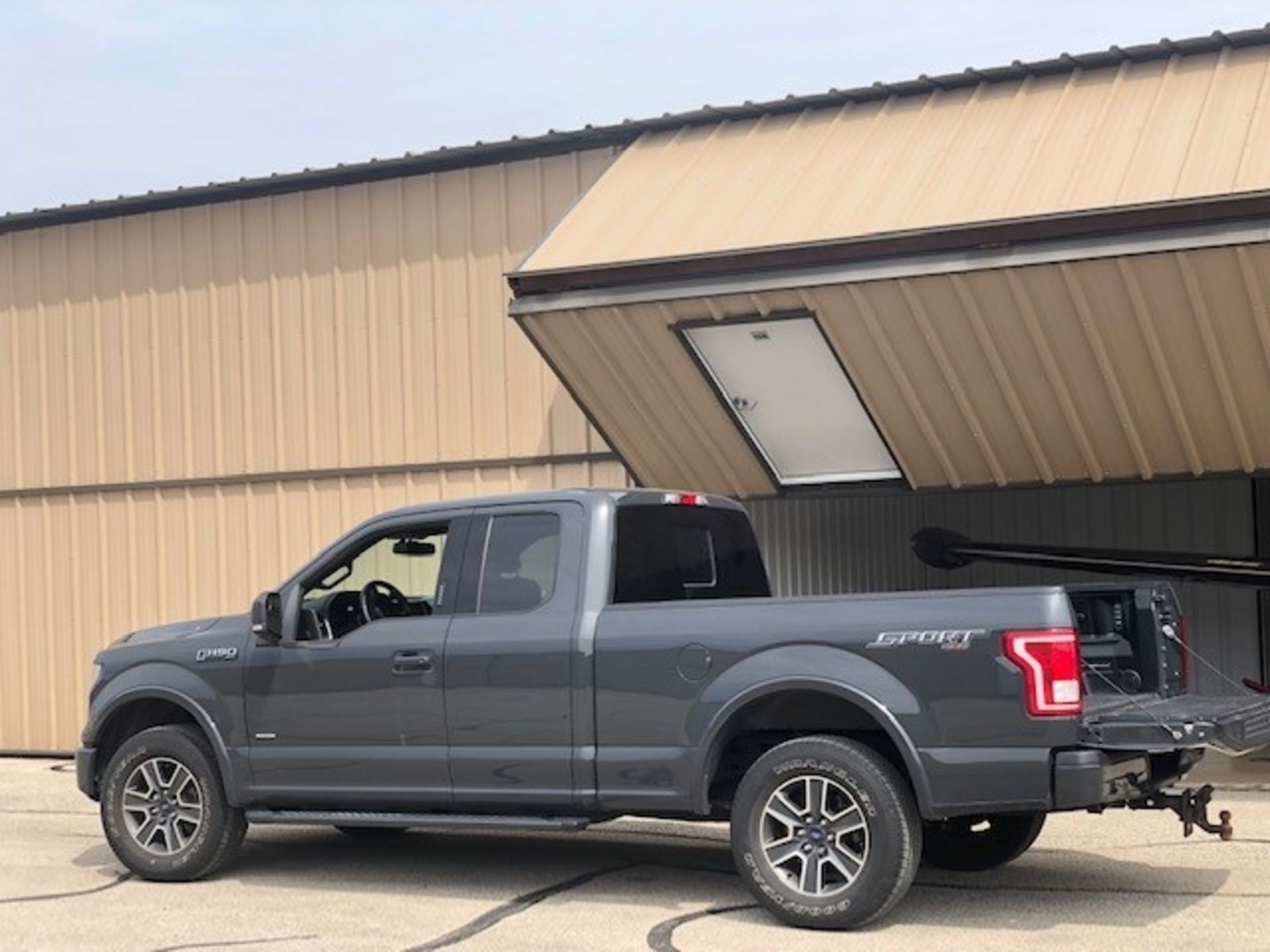 2016 Ford F-150 4X4 Supercab Pick Up Truck, VIN 1FTEX1EP5GFA36576, ( 43,000 Indicated Miles) Located