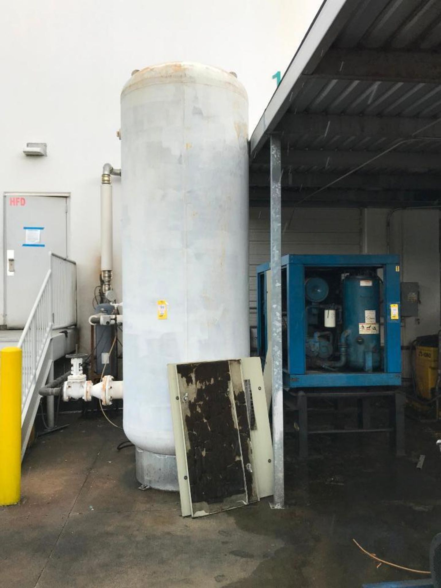 Manchester 1000 Gallon Vertical Air Receiver Tank, Nat. Board #10134, with Kaeser In-Line Filter,