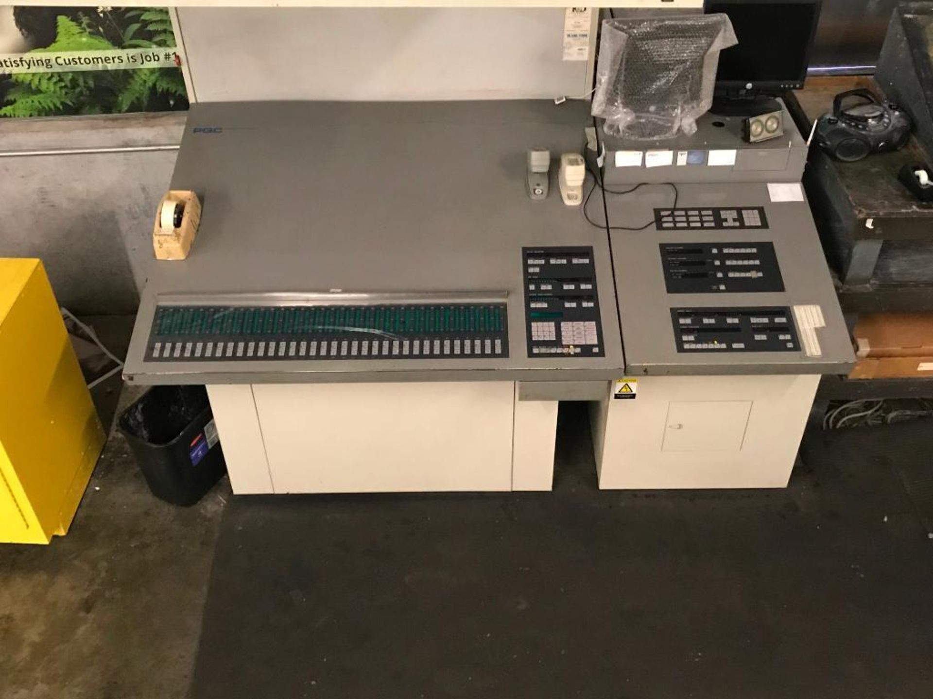 Komori Lithrone L640C 40 in. 6-Color Offset Press with Coater, S/N 2063 (2000), with FAPC Auto Plate - Image 7 of 9