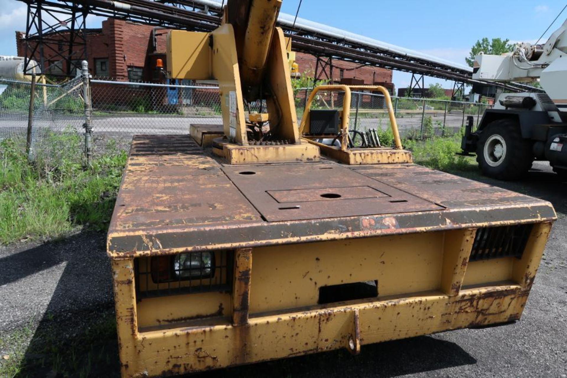 Broderson 30,000 lb. LP/Gasoline Carry Deck Crane Model IC-200-2B, S/N 61003 - Image 3 of 5