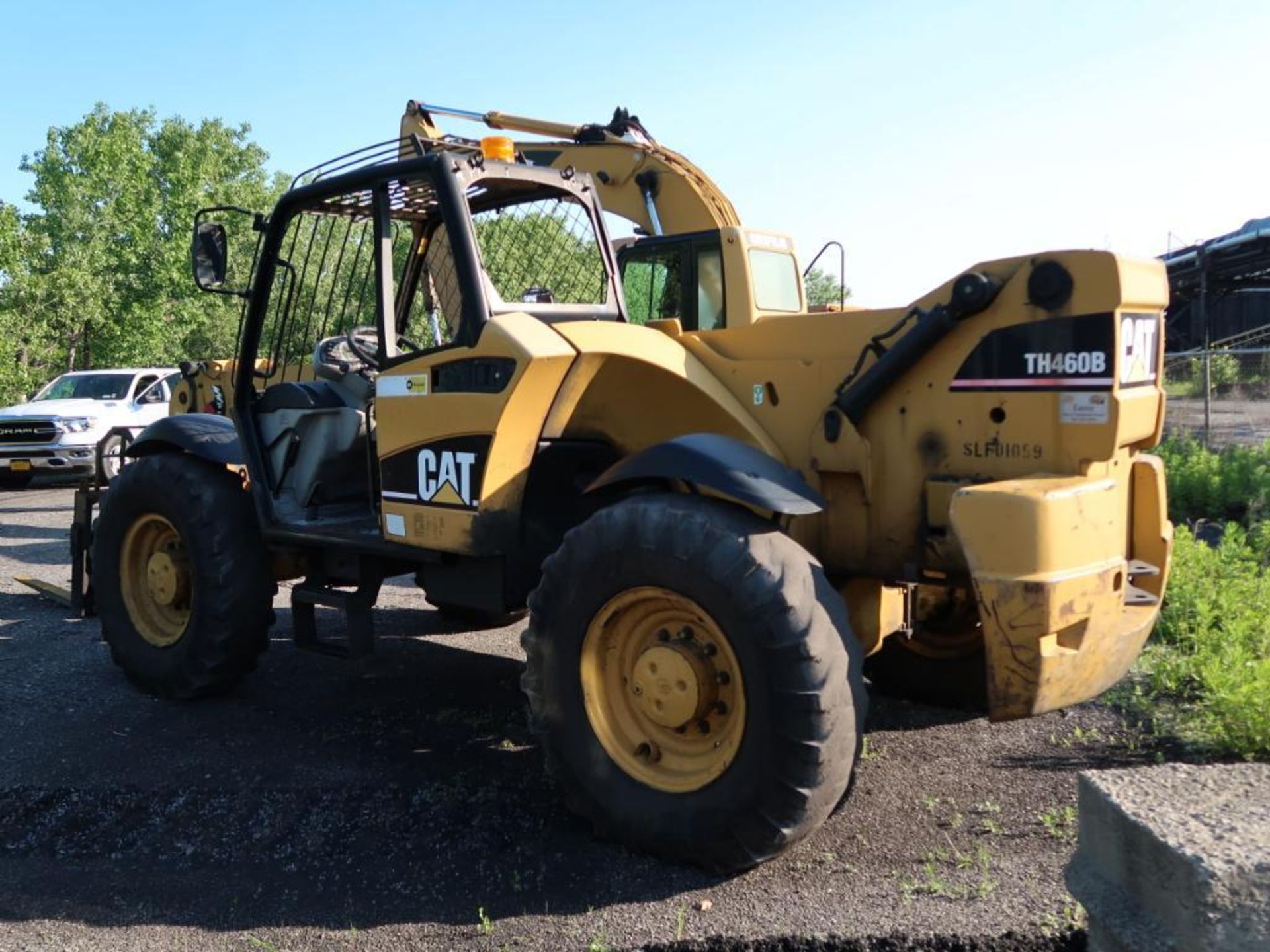 Caterpillar 8800 lb. All-Wheel-Drive Telehandler Forklift Model TH460B ...