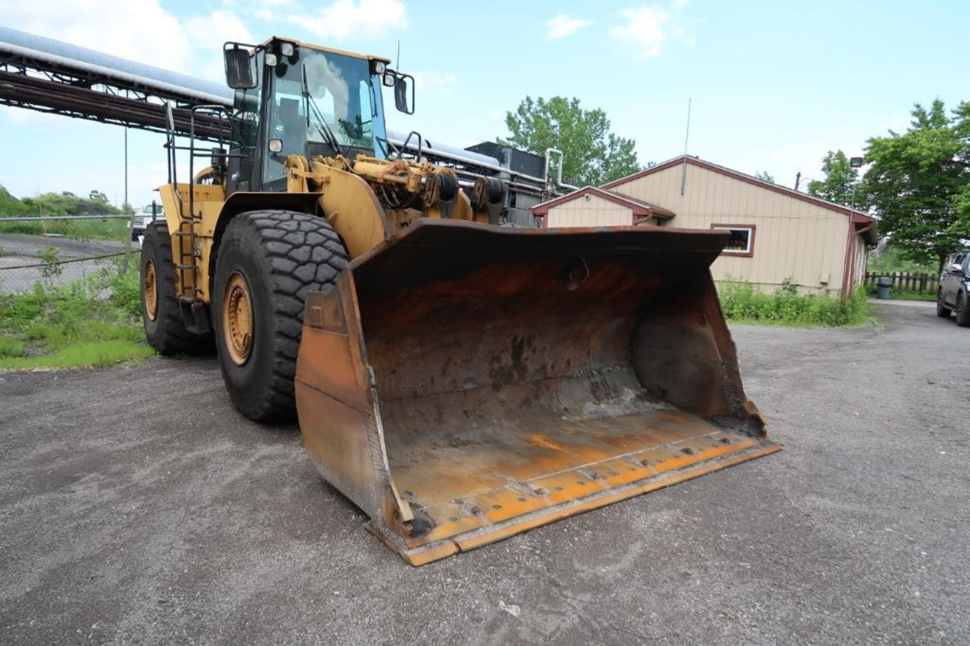 2001 Caterpillar Rubber Tire Loader Model 980G, S/N 2KR04092, 134 in. General Purpose Bucket, Air - Image 2 of 5