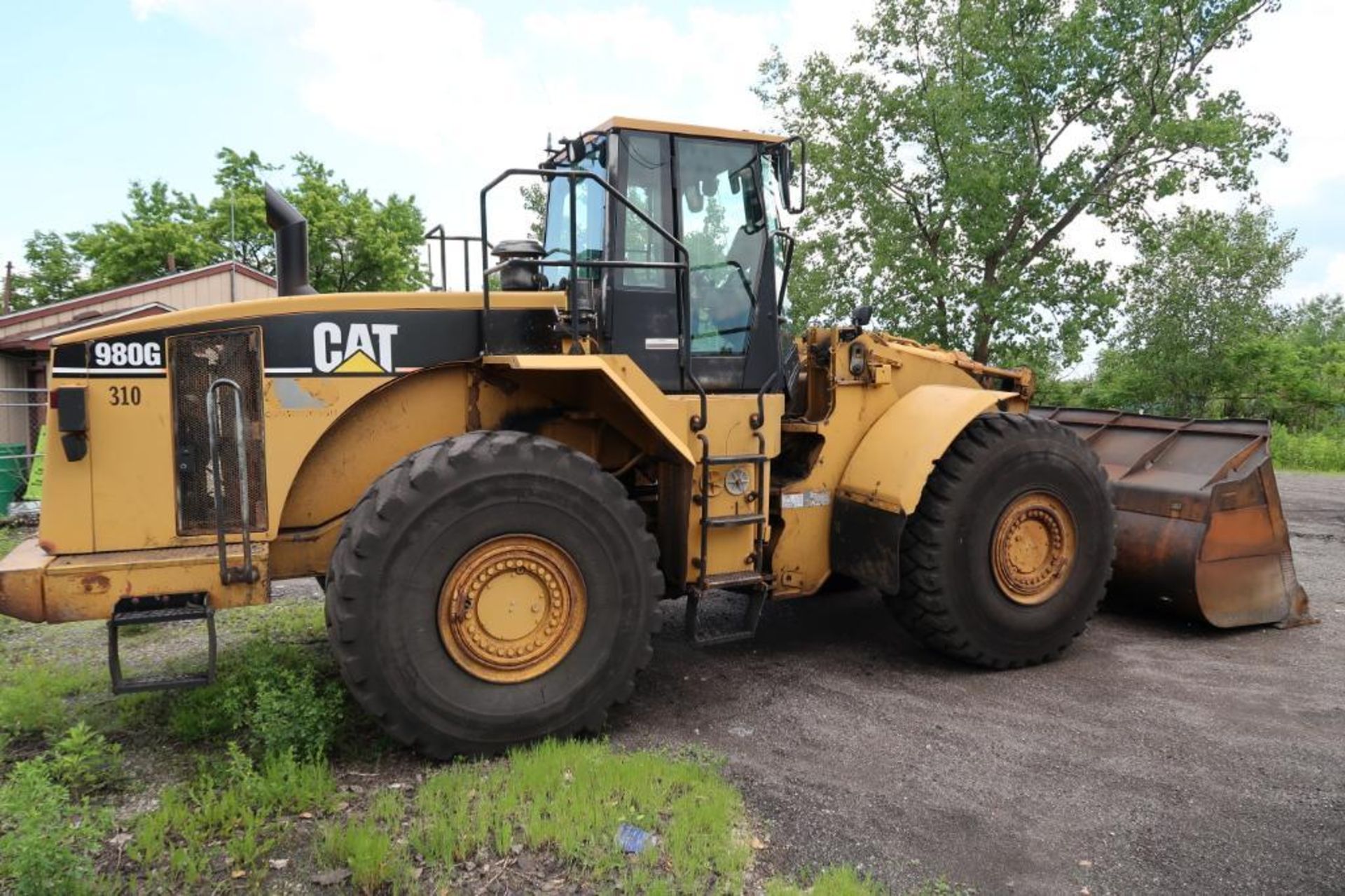 2001 Caterpillar Rubber Tire Loader Model 980G, S/N 2KR04092, 134 in. General Purpose Bucket, Air - Image 3 of 5