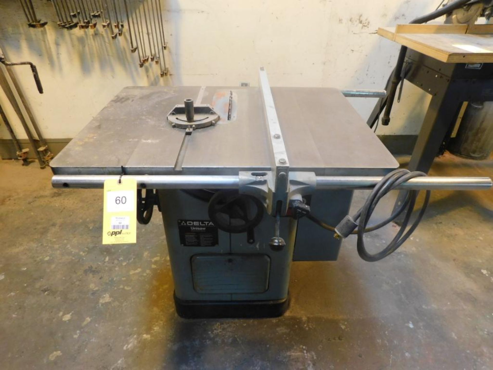 Delta 10in. Tilting Arbor Table Saw Model 34-801, S/N 86F13332, w/ Rip Fence