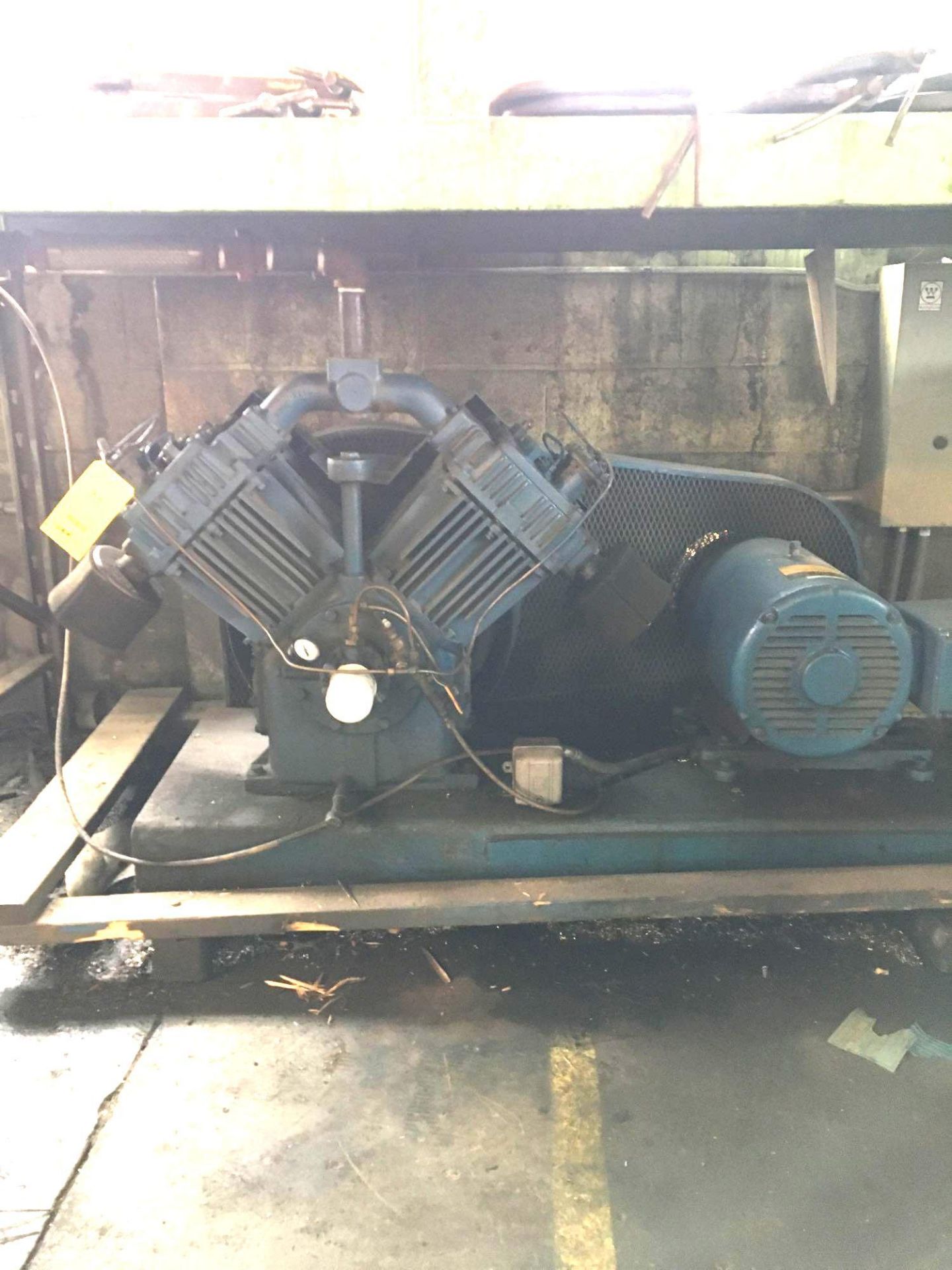 Quincy 25HP Skid Mounted Dual 2 Stage Reciprocating Air Compressor w/Thermal Transfer Heat - Image 2 of 3