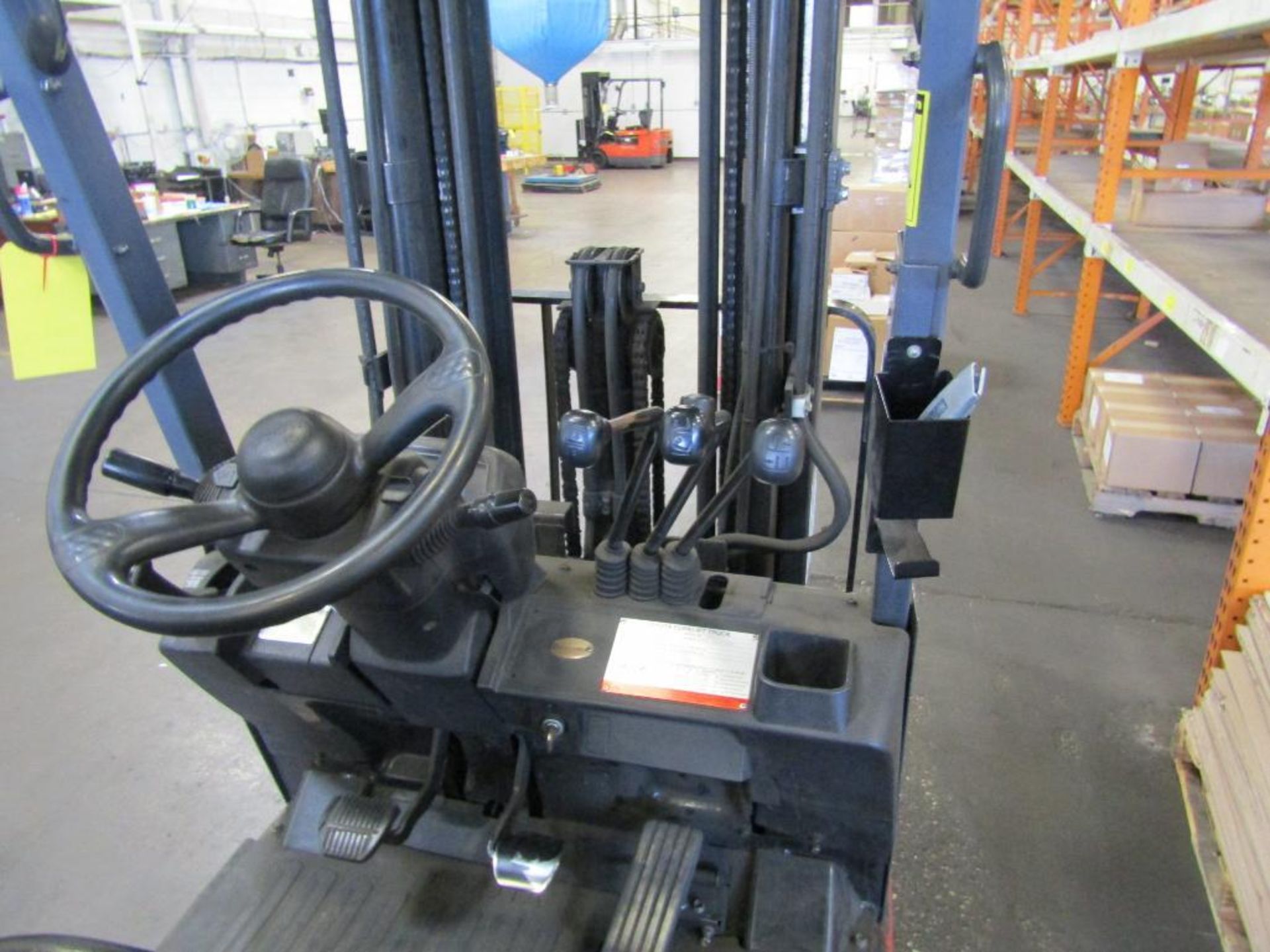 Toyota 2500lb. LP Fork Lift Model PFGCU15, S/N 68317, Overhead Guard, Solid Tires, Side Shift, - Image 4 of 5