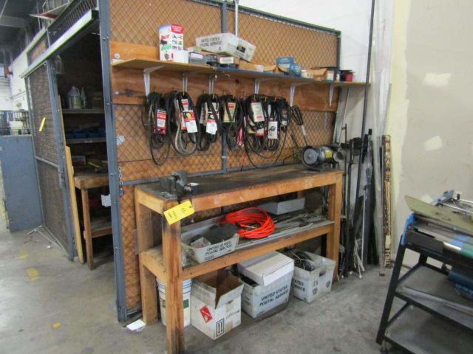 Work Bench w/Vice w/DBI Grinder w/Contents