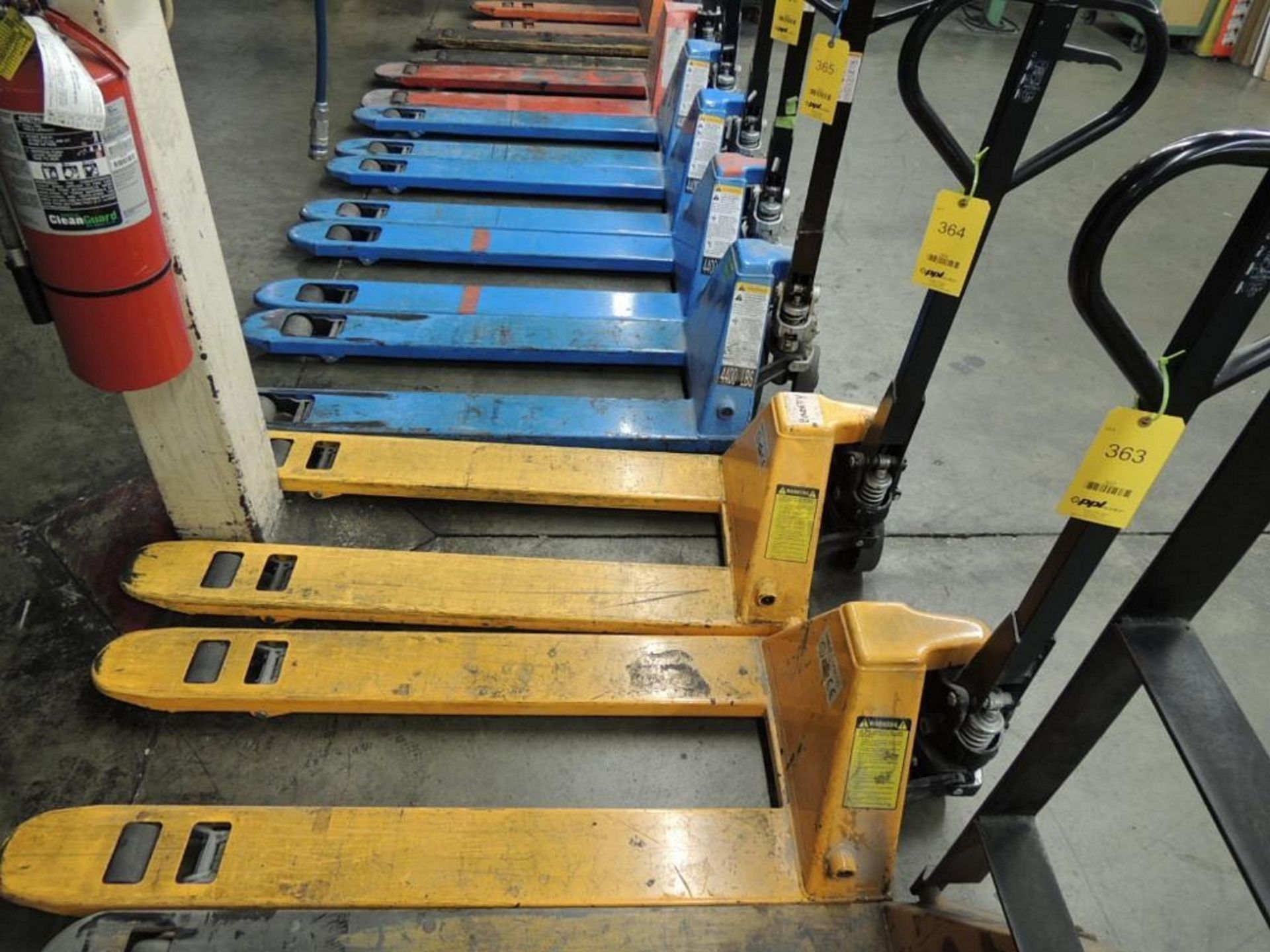 Uline Hydraulic Pallet Truck, 5500 lb.Cap. 21 in.