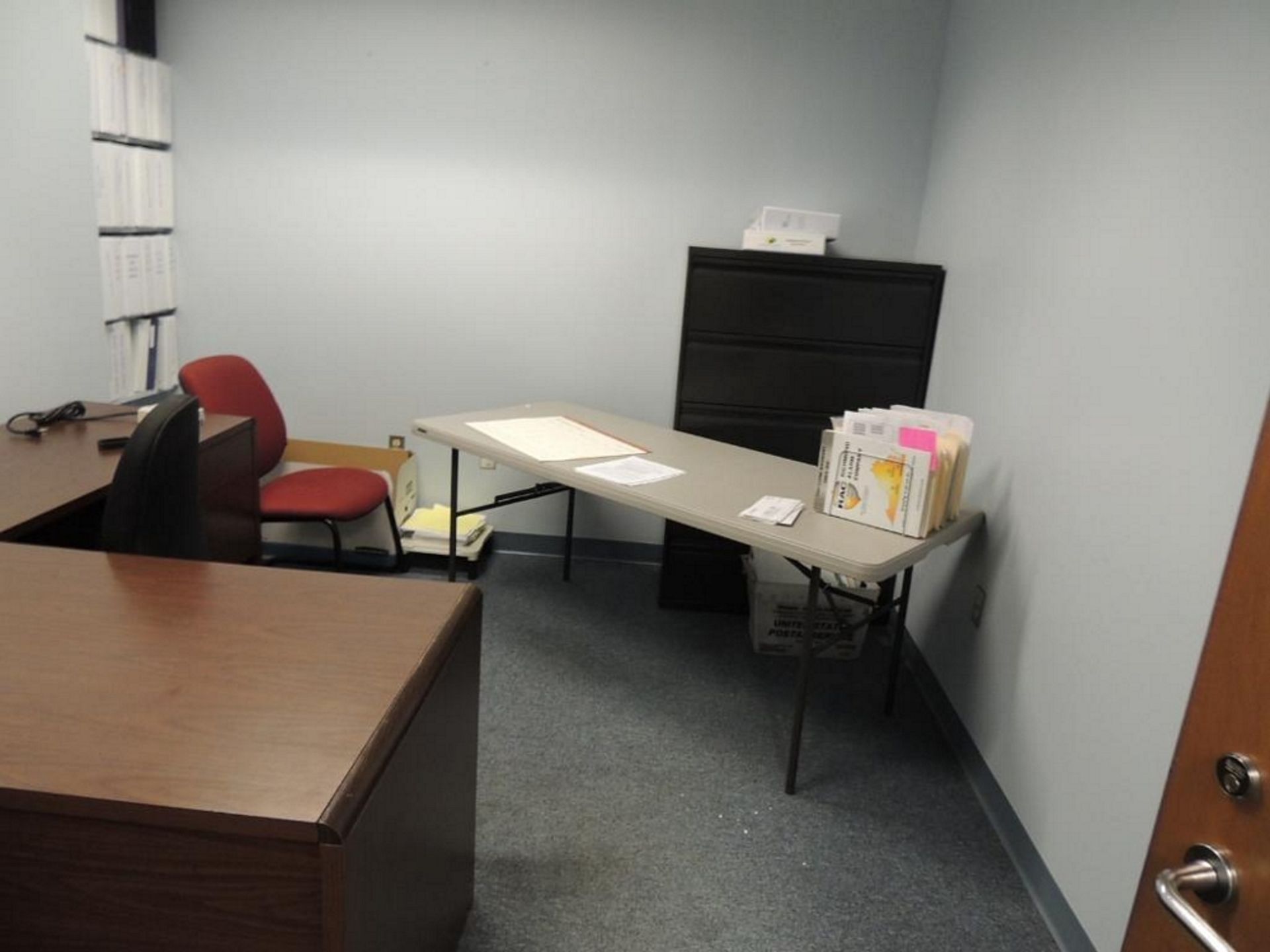 LOT: (4) Person Cubicle, Chairs, (6) File Cabinets, L Desk - Image 6 of 6