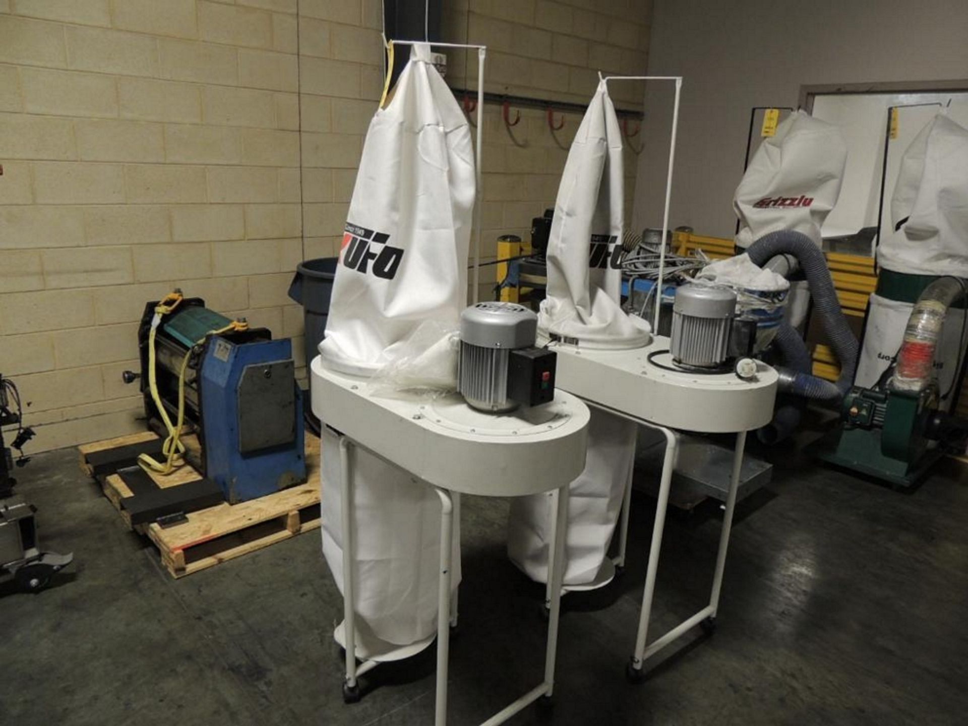 LOT: (2) Kufo Dust Collector Model Ufo-101h, 220/480 Volt, (2) Unknown Mfg. Dust Collectors Incomple