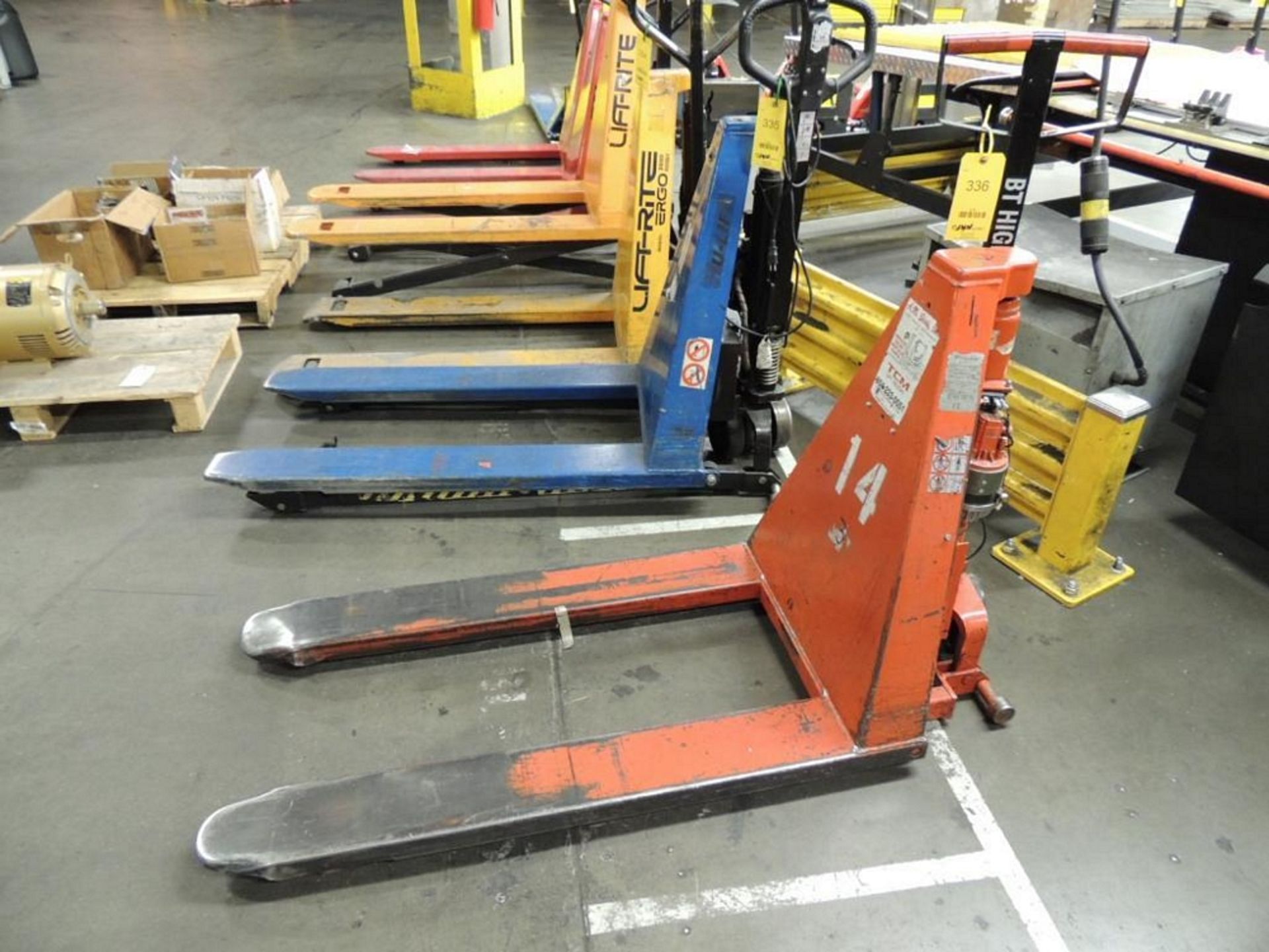 BT Scissor Hydraulic Pallet Truck, 3000 lb.Cap. 27 in.