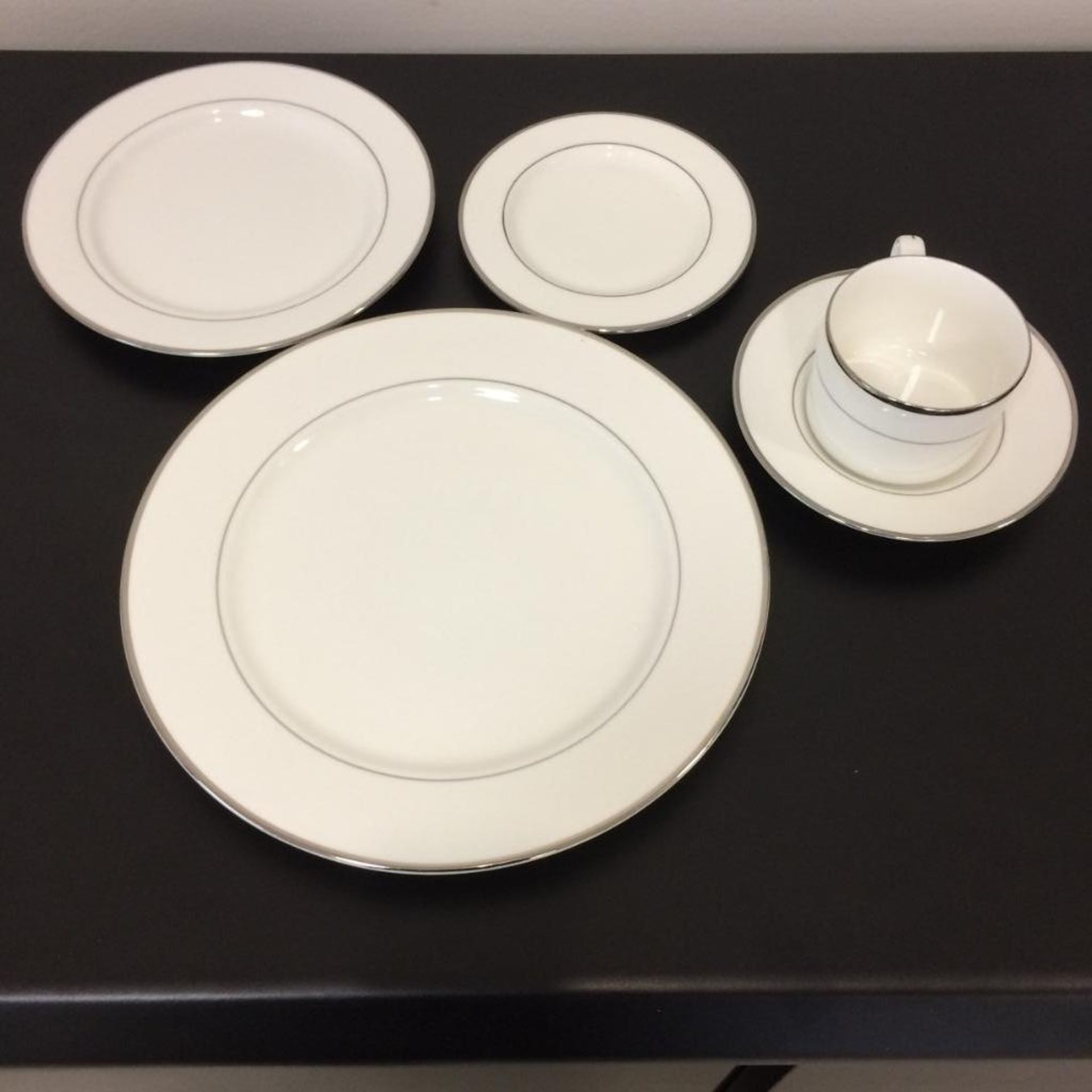 LOT: (100) China-White/Plat, Emperor 5-Piece Place Setting