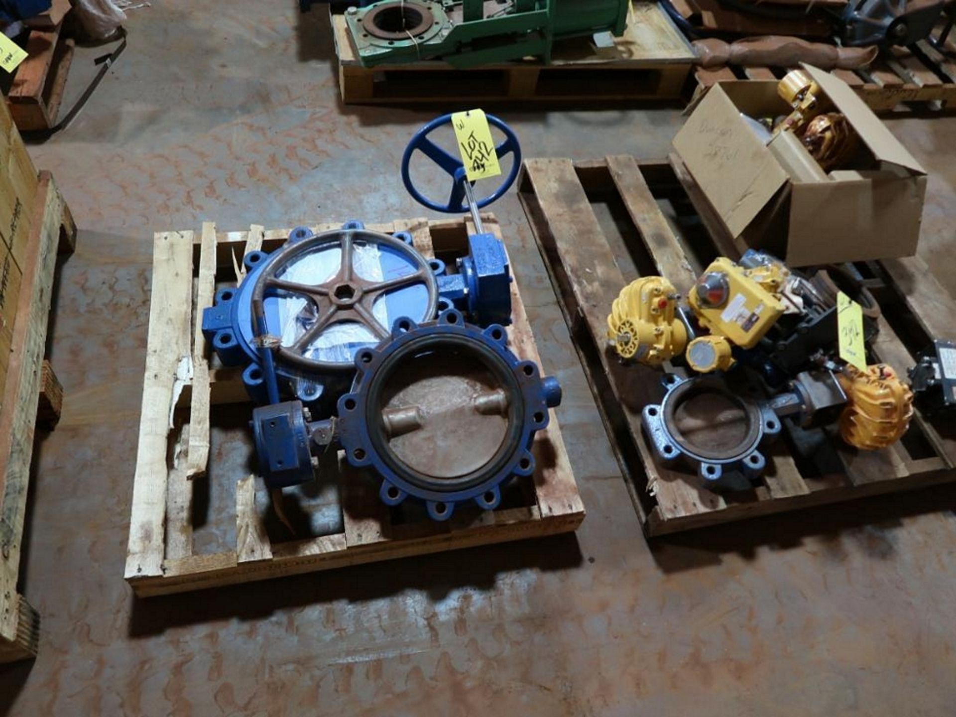 LOT: (38) Assorted Gate & Butterfly Valves on (12) Pallets & (1) Crate - Image 4 of 9