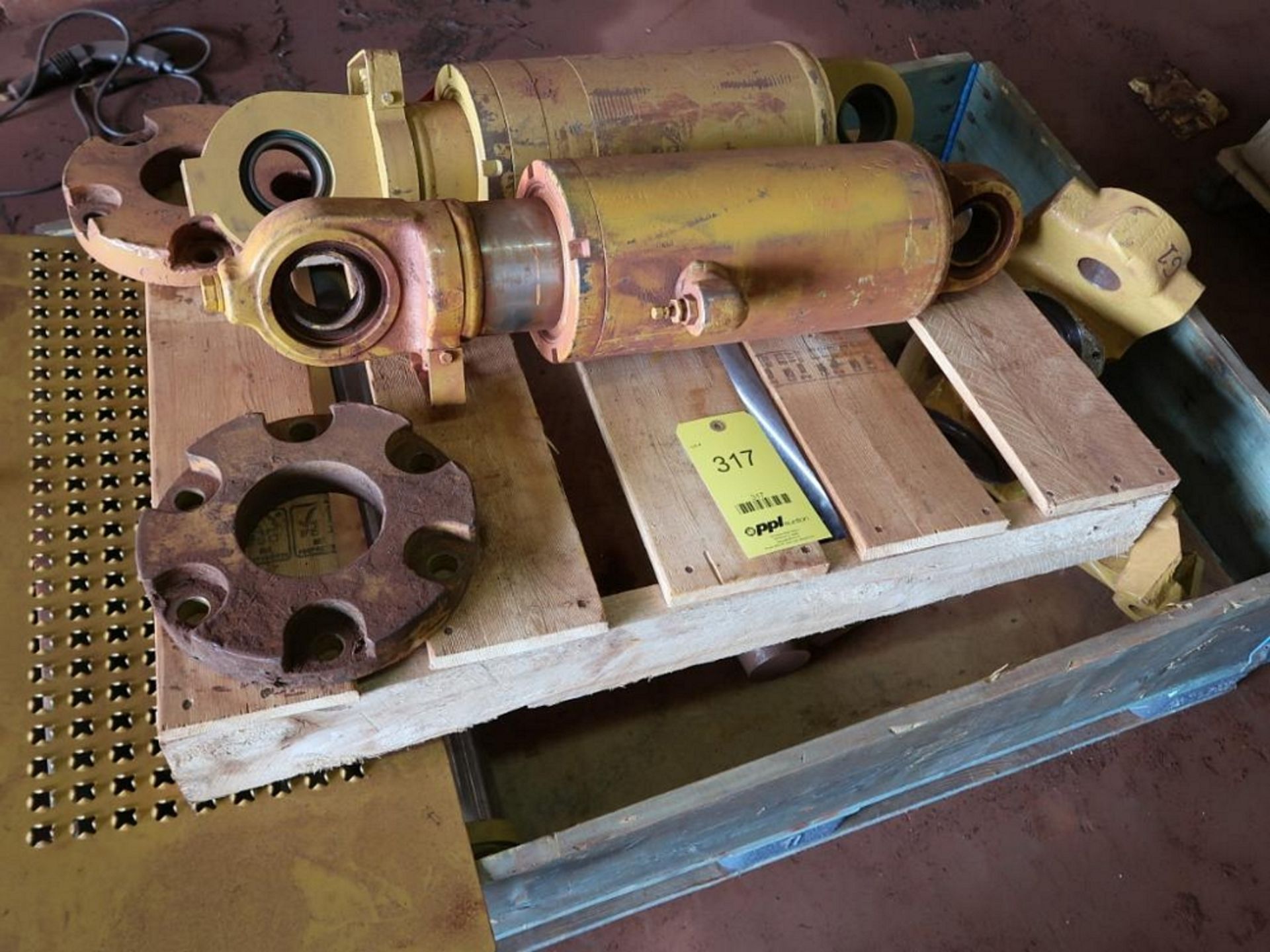 LOT: Assorted Caterpillar Parts including Rollers, Pumps, Brake Caliper, Cylinders & Pins in (3) Cra - Image 6 of 6