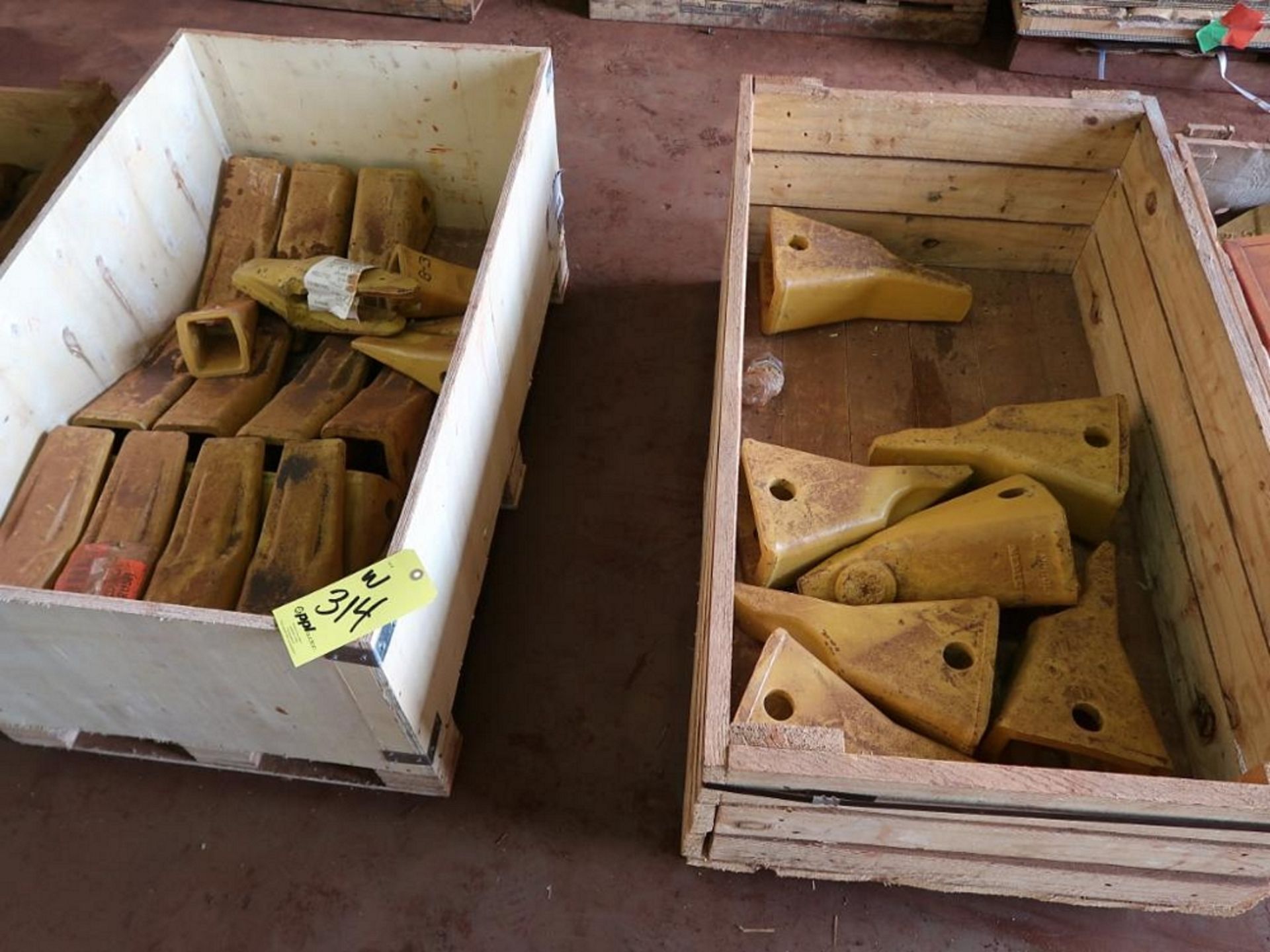 LOT: Assorted Caterpillar Parts including Teeth & Protectors in (6) Crates - Image 3 of 5