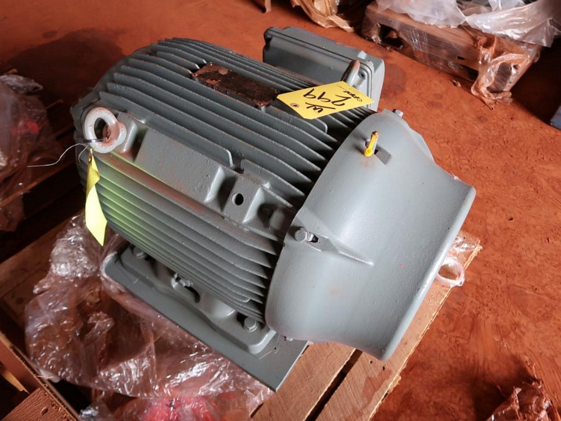 LOT: (1) Teco Westinghouse 40 HP Motor, 1200 RPM, Frame 364T, (1) WEG 40 HP Motor, 1180 RPM, Frame 3 - Image 4 of 5