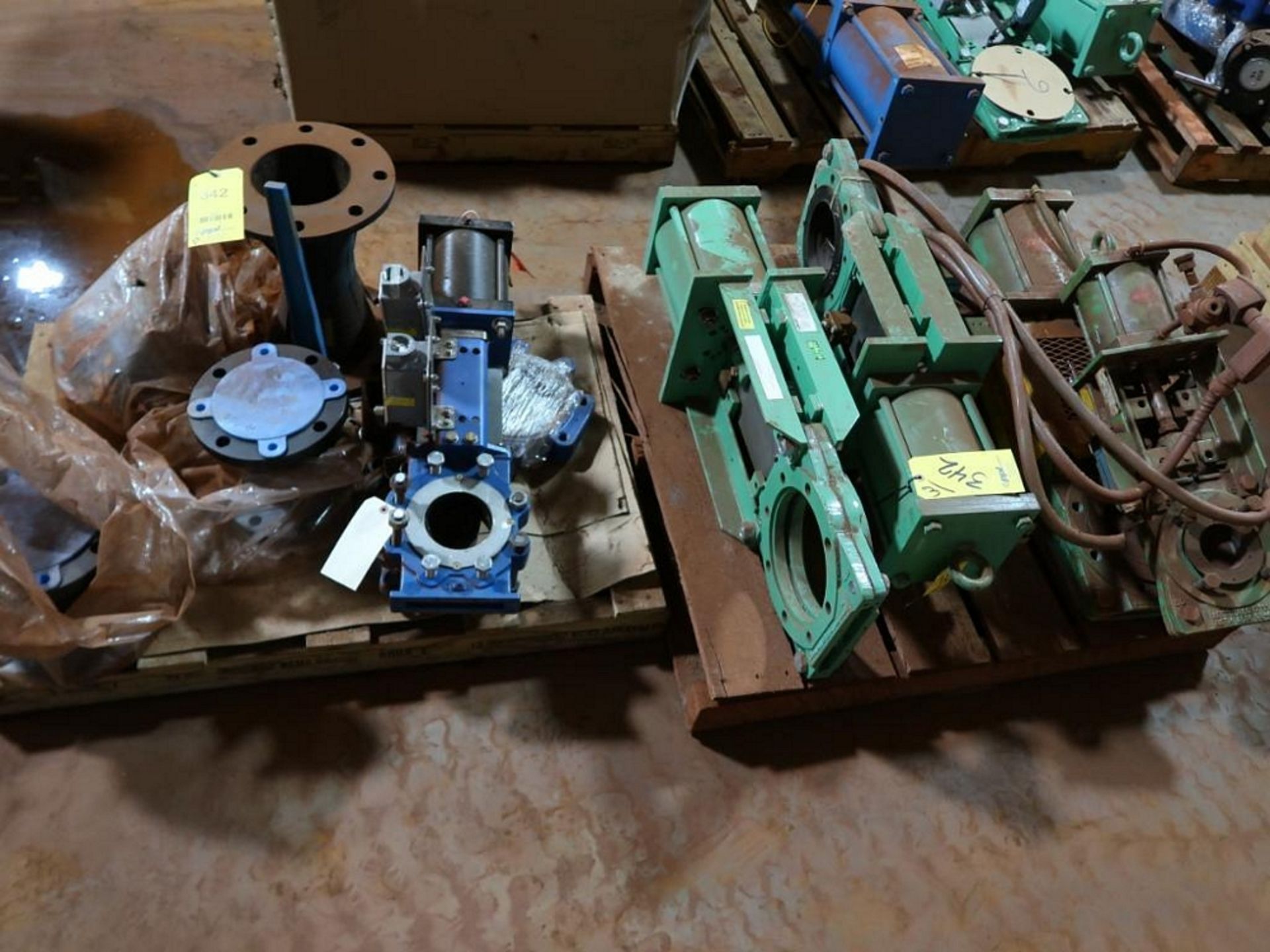 LOT: (38) Assorted Gate & Butterfly Valves on (12) Pallets & (1) Crate - Image 2 of 9