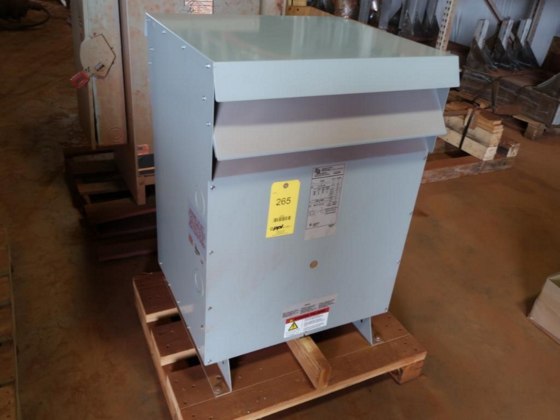 Hammond Power Solutions MV3S045SB Transformer, S/N 449780, 4160 Hi Volt, 208/120 Low Volt (new)