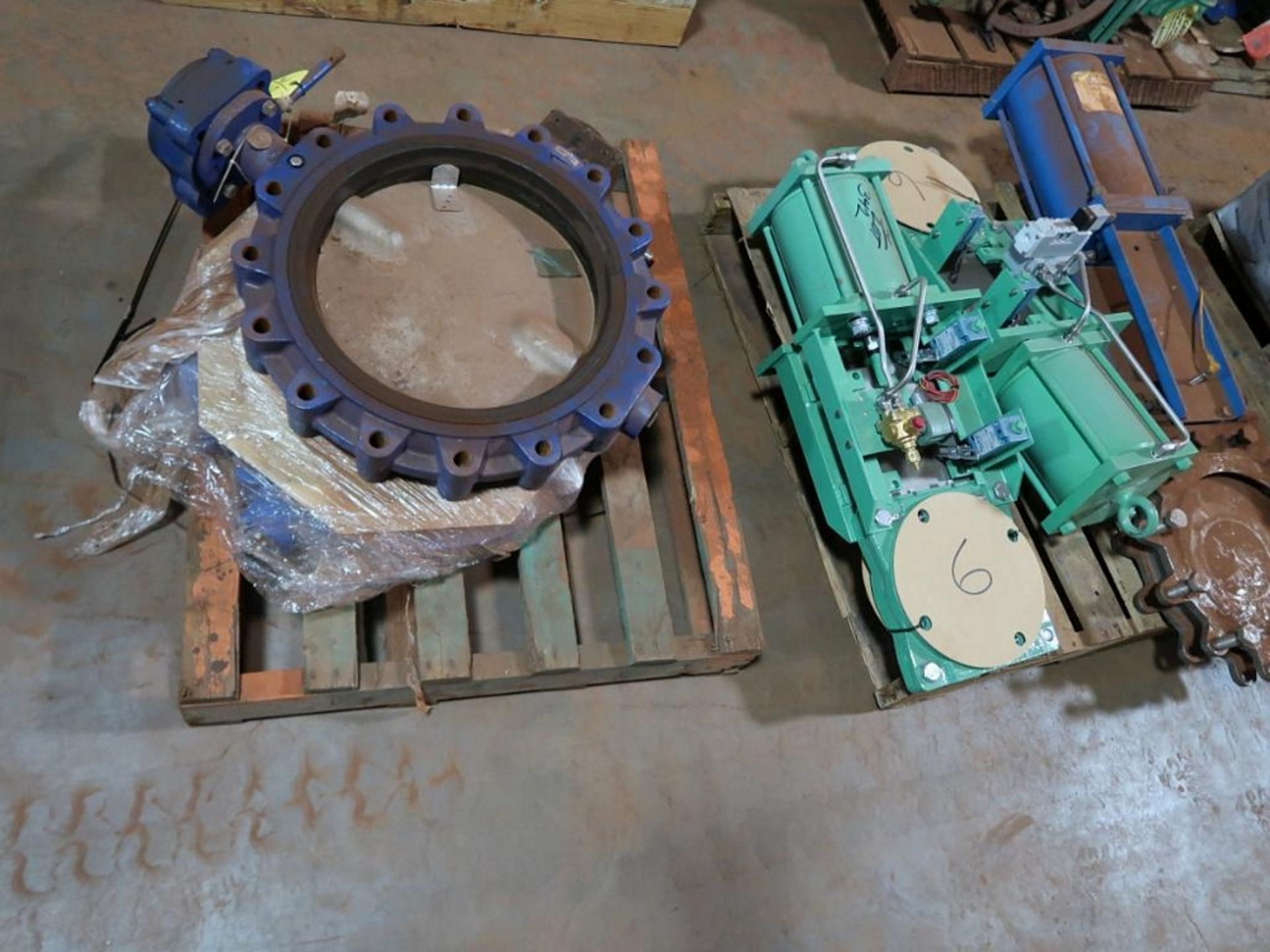 LOT: (38) Assorted Gate & Butterfly Valves on (12) Pallets & (1) Crate - Image 8 of 9