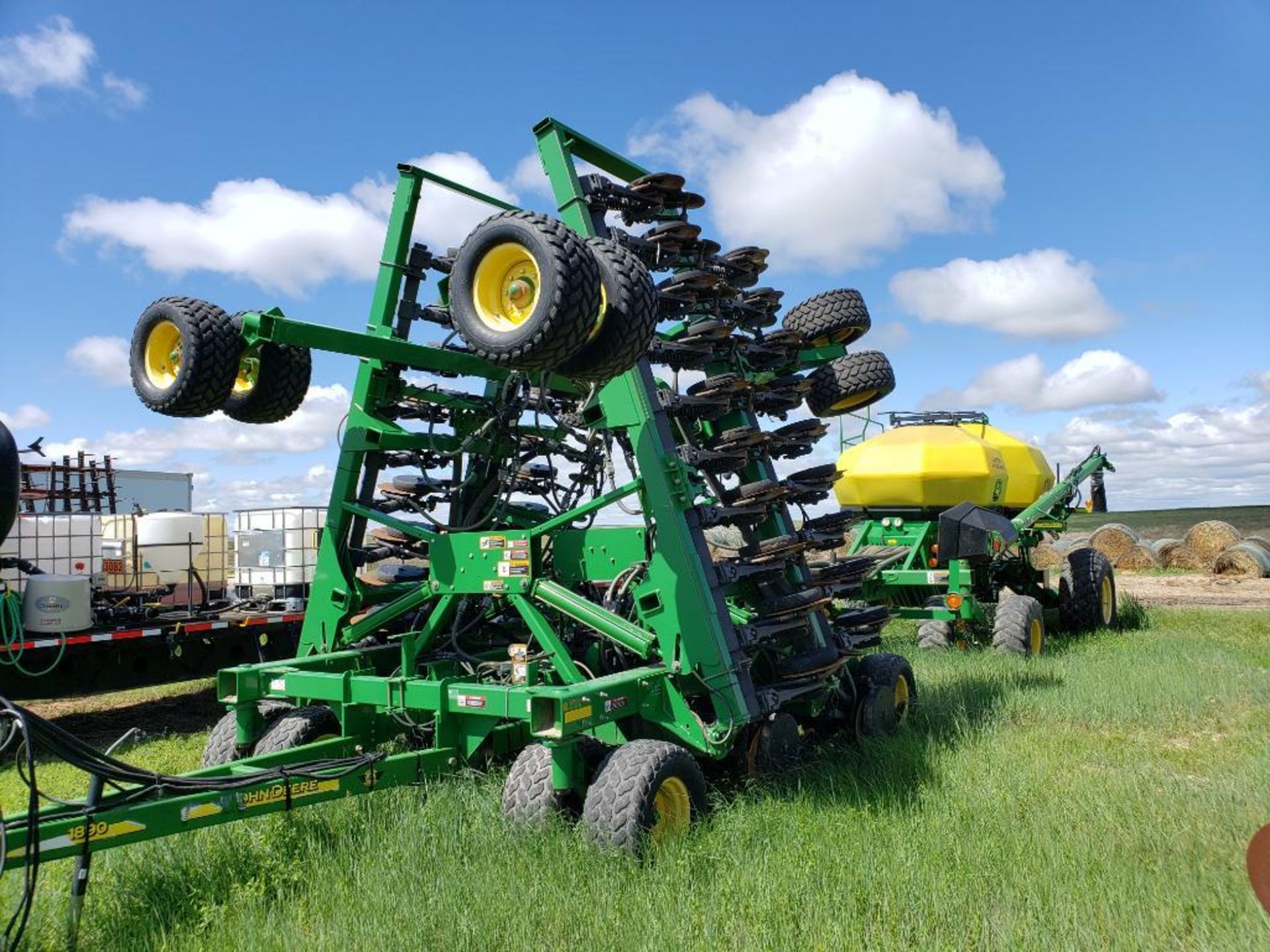 2011 John Deere Air Seeder Model 1890C, 36 ft. Capacity, sn 1A81890CEAF740142 with Model 1910 Tow Be - Image 3 of 7