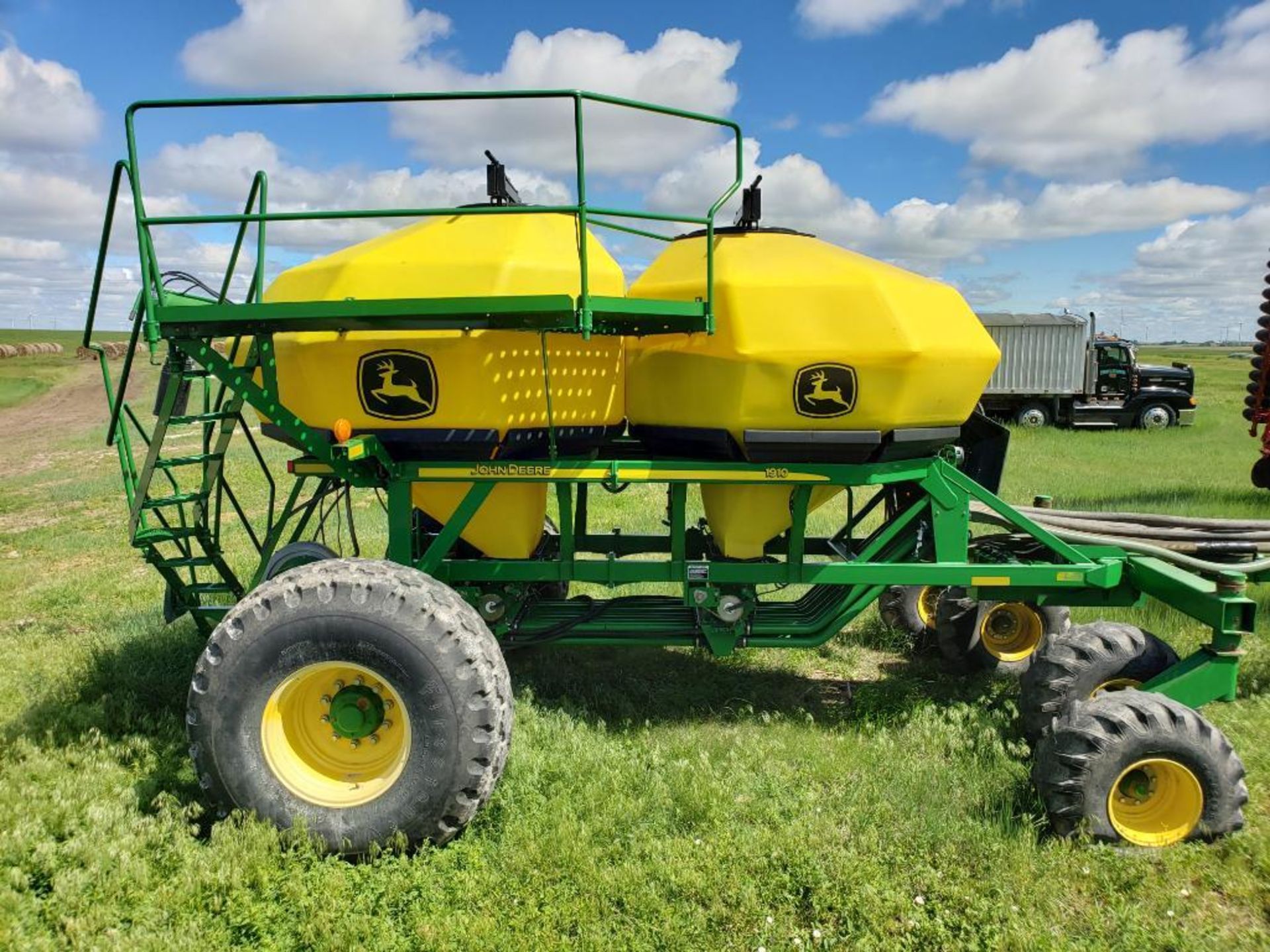 2011 John Deere Air Seeder Model 1890C, 36 ft. Capacity, sn 1A81890CEAF740142 with Model 1910 Tow Be - Image 2 of 7