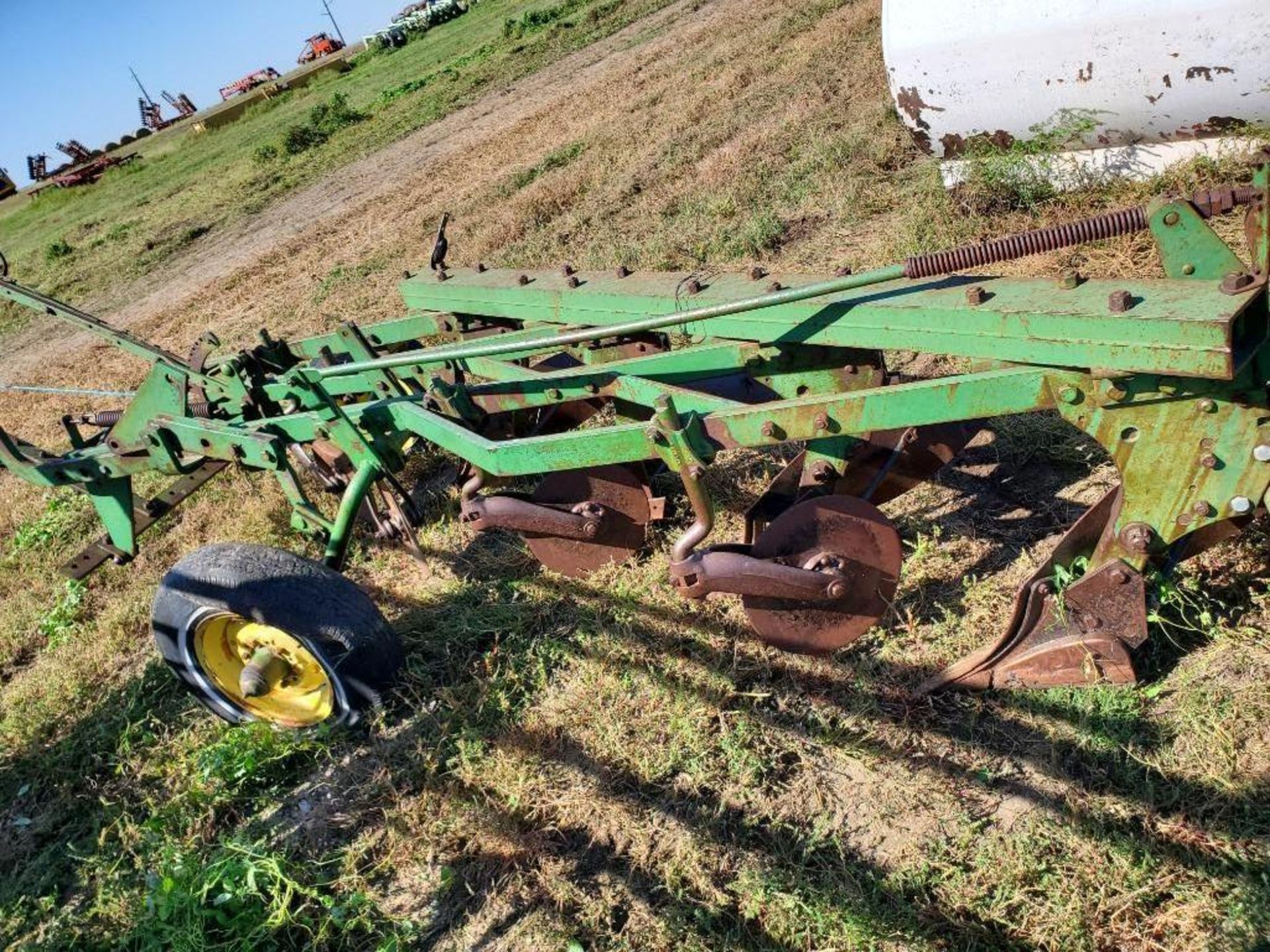 Green cultivator, 24844, wx951, g901-a, 4 Bottom JD Plow - Image 5 of 6