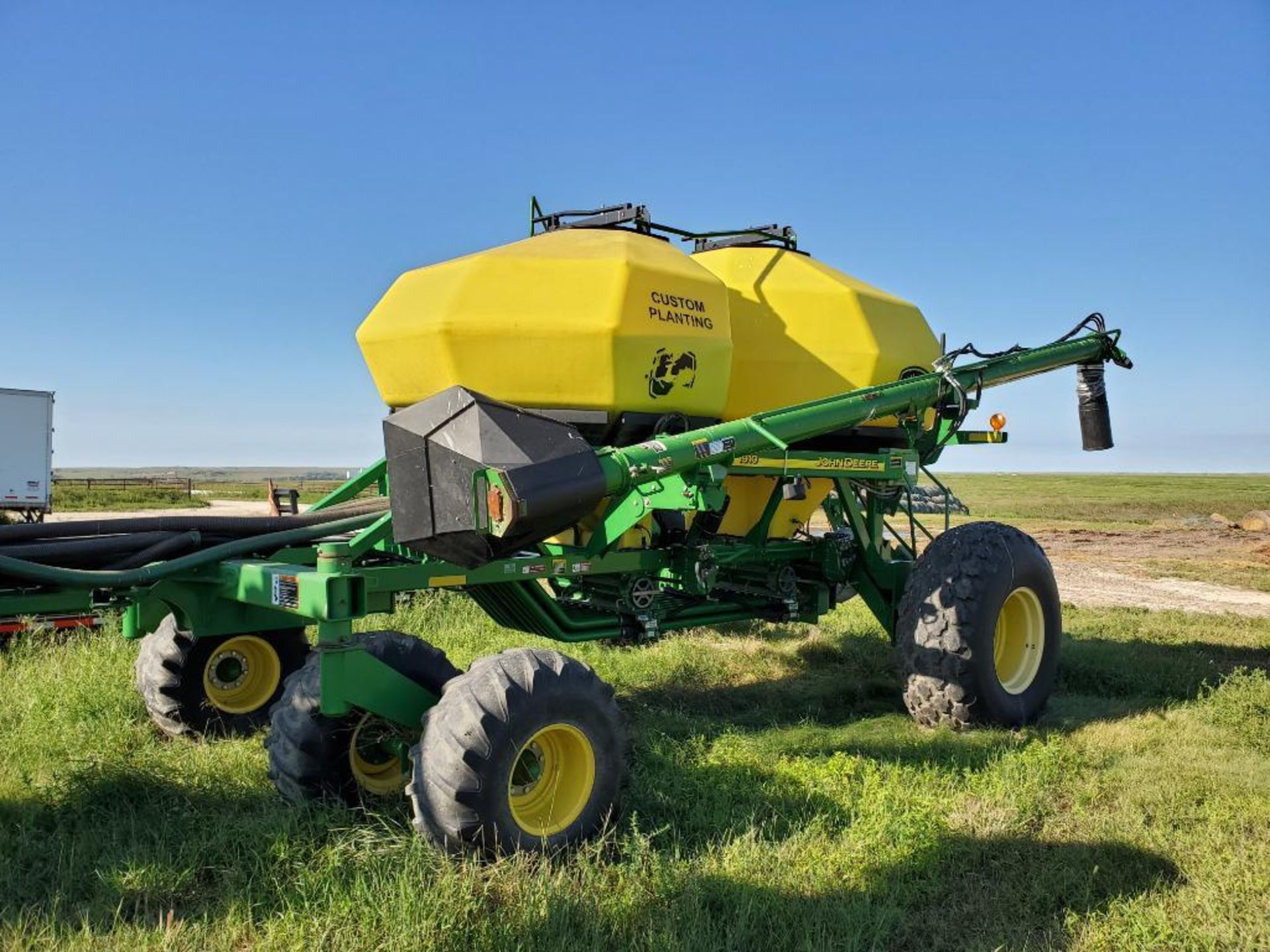 2011 John Deere Air Seeder Model 1890C, 36 ft. Capacity, sn 1A81890CEAF740142 with Model 1910 Tow Be - Image 7 of 7