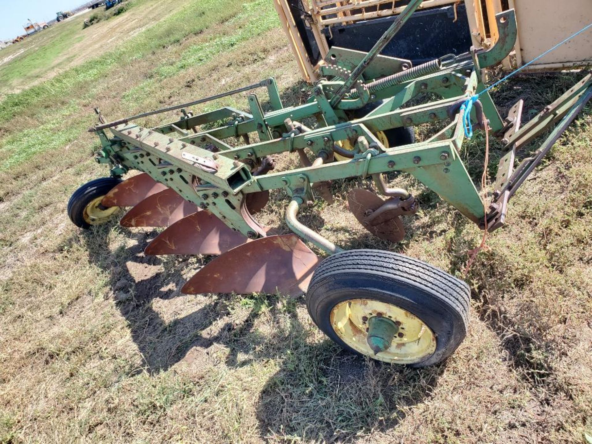 Green cultivator, 24844, wx951, g901-a, 4 Bottom JD Plow - Image 4 of 6