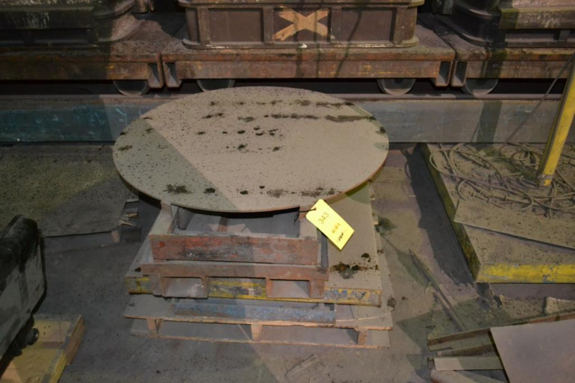 LOT: (2) Max Lift Tables - (1) 42 in. Dia., (1) 36 in. x 42 in.