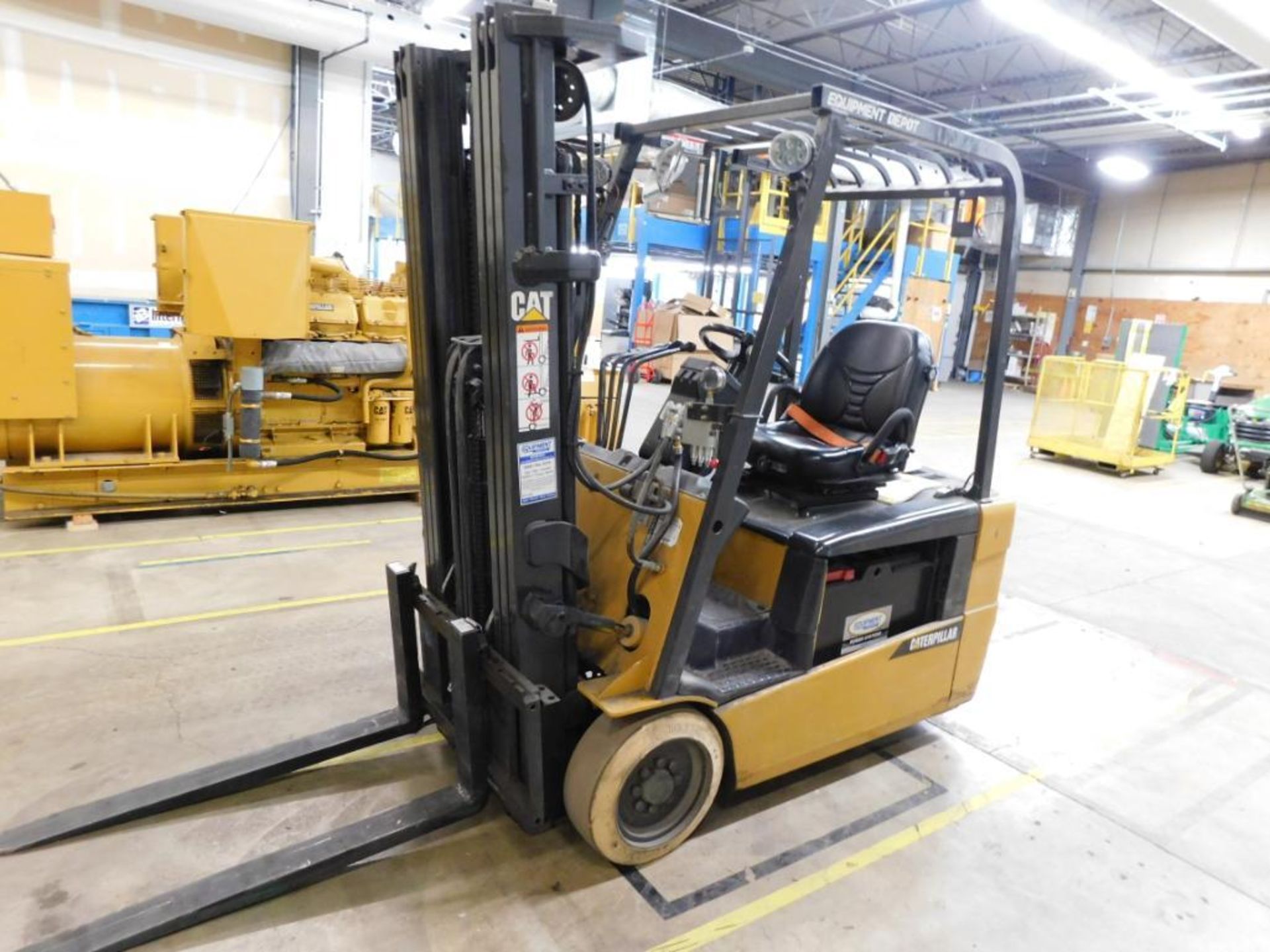 Caterpillar 2700 lb. Electric Forklift Model ET4000, S/N ETB140640, 36 Volt, 294 hours (Building #1) - Image 3 of 8