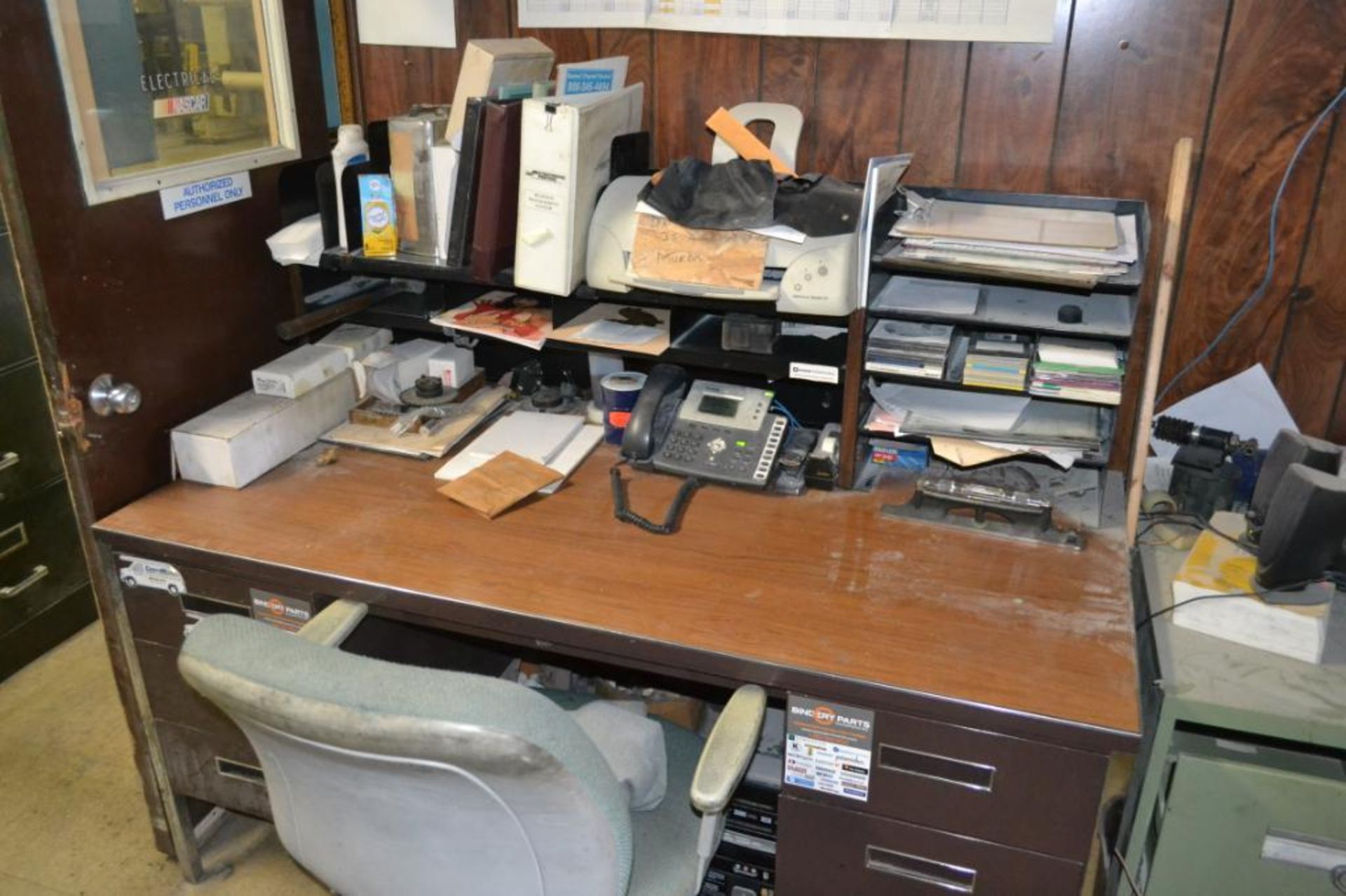 LOT: Contents of Maintenance Office - Image 4 of 4