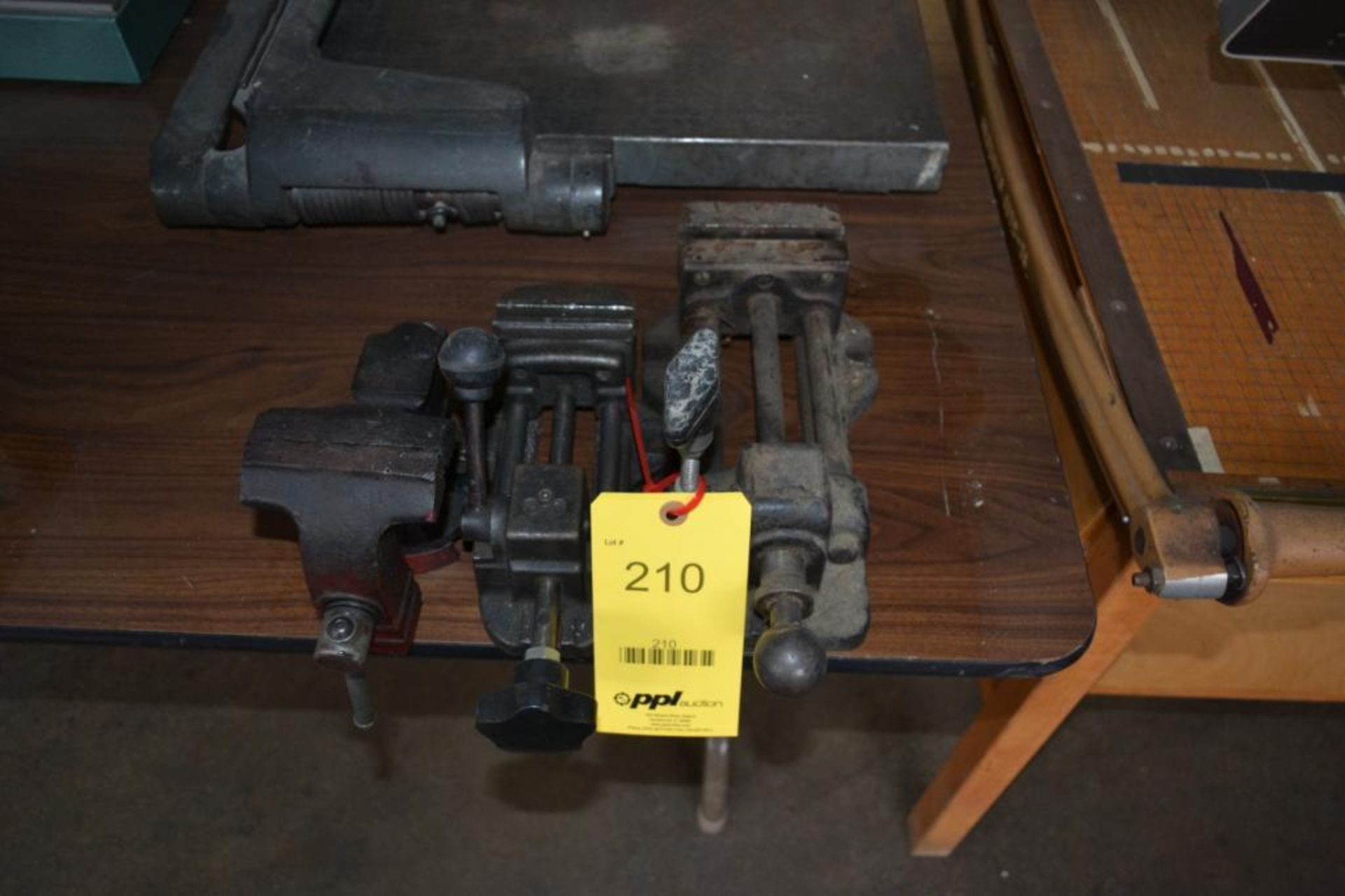 LOT: (1) Table Vise & (2) Machine Vises