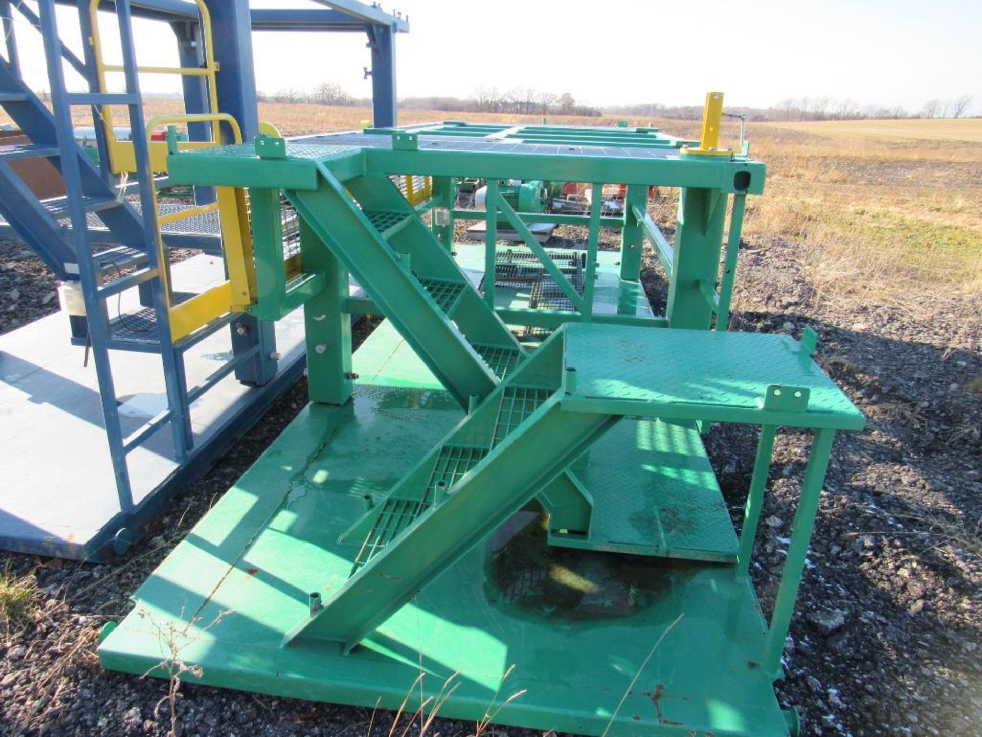 Green Mobile Dual-Level Work Platform, with Ladder - Image 3 of 3