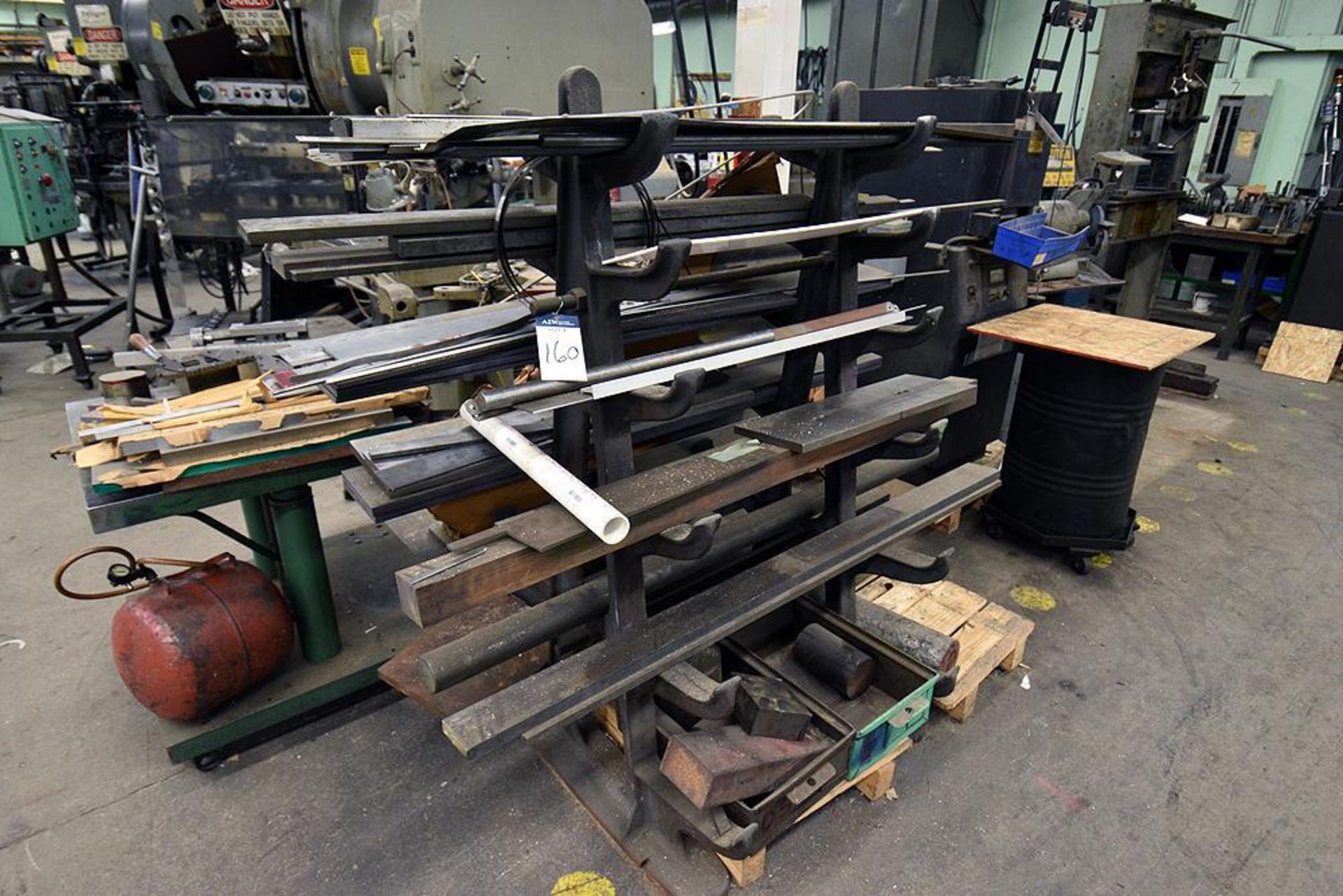 LOT: Cantilever Stand w/Steel Stock