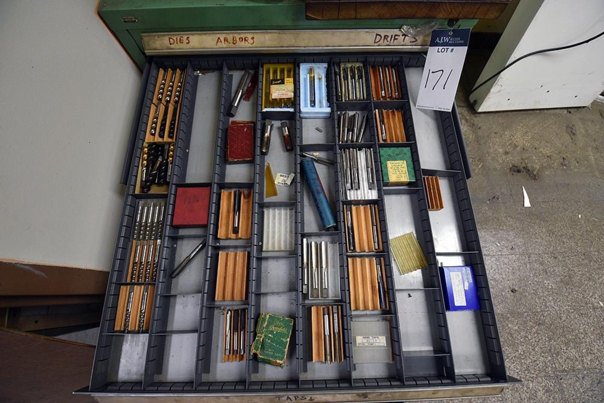 LOT: Vidmar 9-Drawer Machinist Chest w/Contents (Dies, Taps, Punches, Etc.) - Image 4 of 11