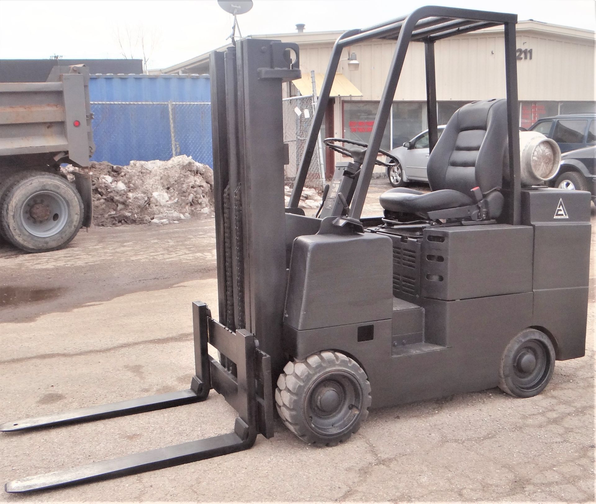 3250 LB ALLIS CHARLMERS PROPANE GAS FORK LIFT - Image 2 of 9